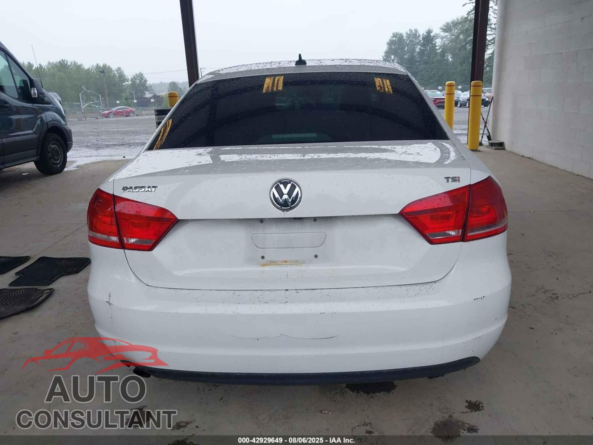 VOLKSWAGEN PASSAT 2015 - 1VWAT7A31FC107785