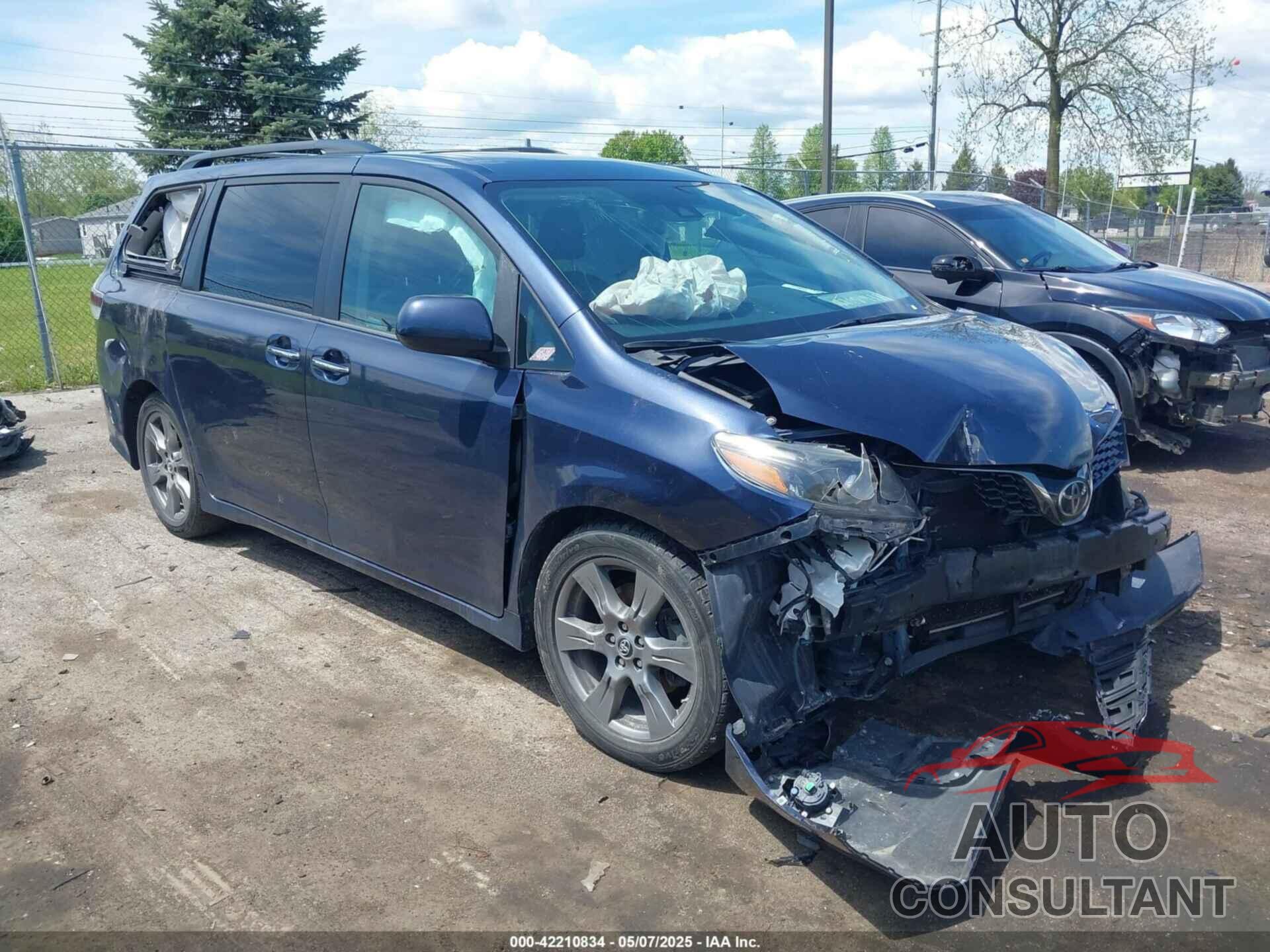 TOYOTA SIENNA 2018 - 5TDXZ3DC7JS911192