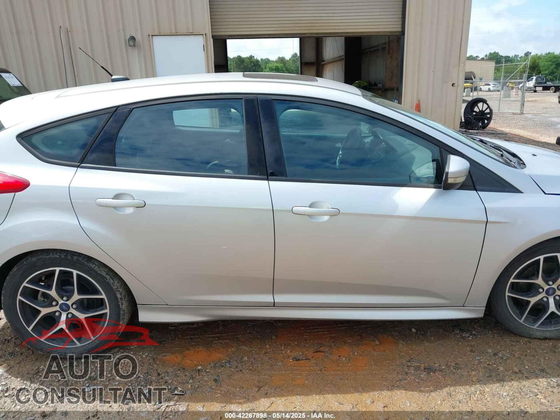 FORD FOCUS 2015 - 1FADP3K24FL365694