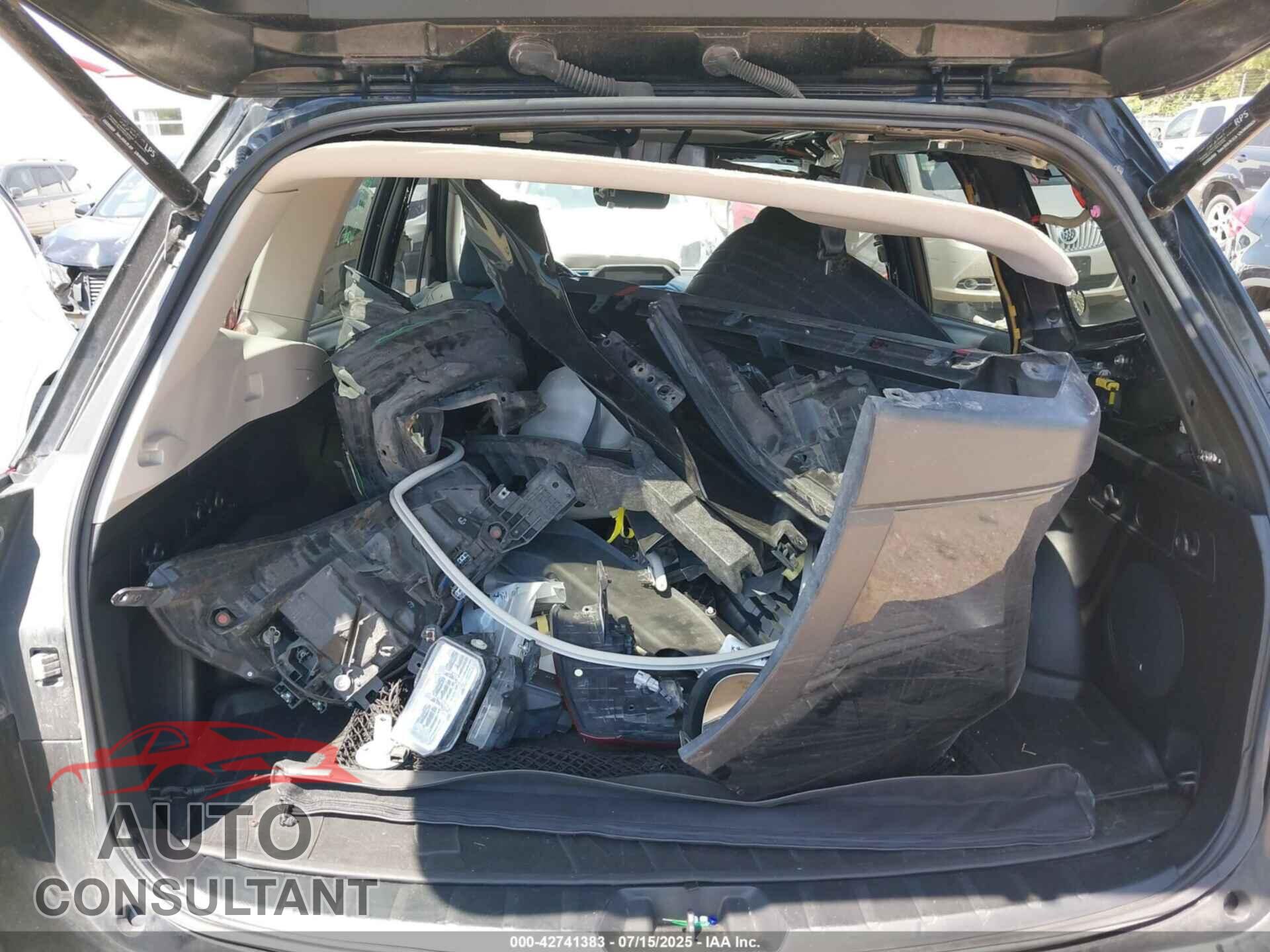 SUBARU FORESTER 2019 - JF2SKAPC0KH477154