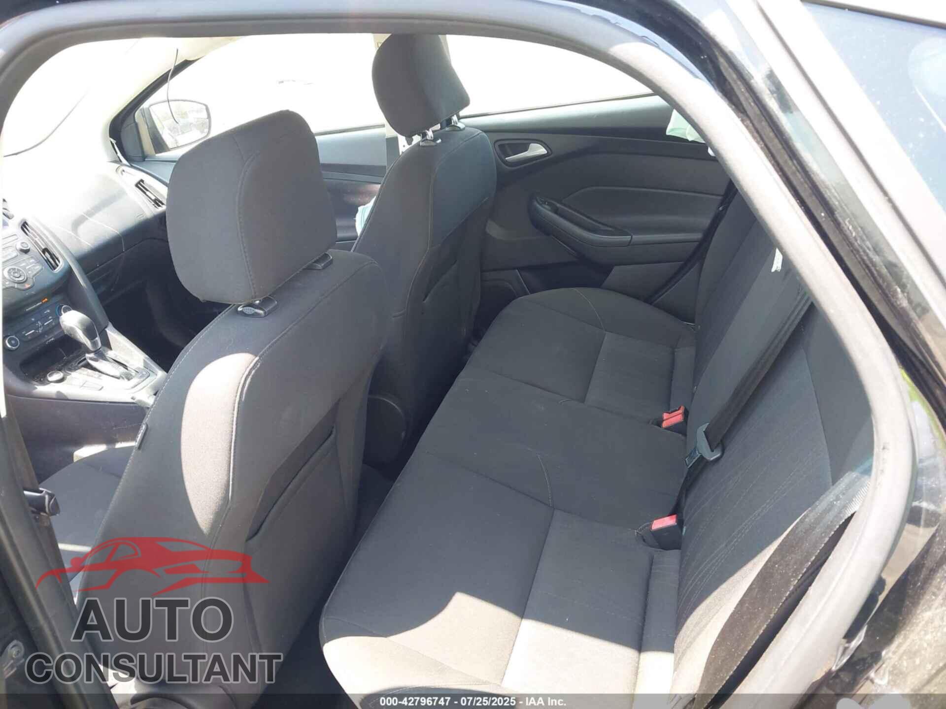 FORD FOCUS 2015 - 1FADP3F22FL272862