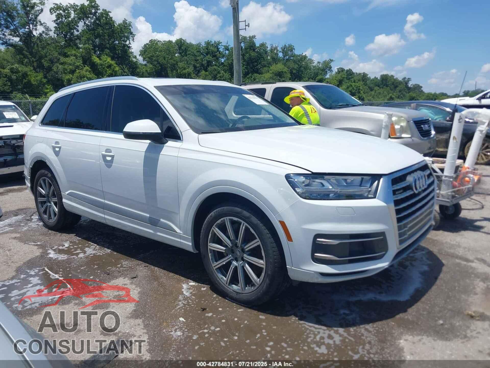 AUDI Q7 2018 - WA1VAAF7XJD040233