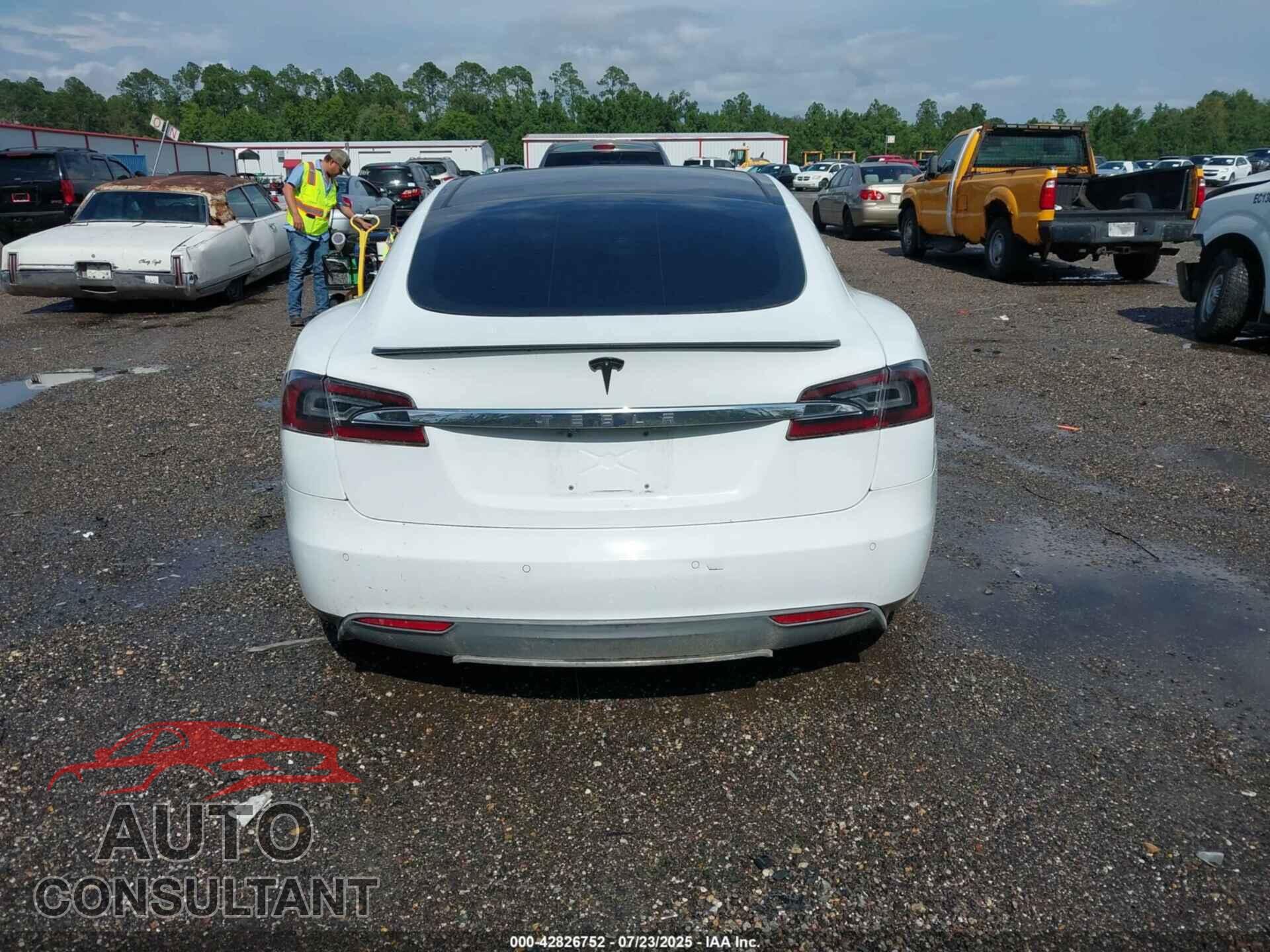TESLA MODEL S 2014 - 5YJSA1H1XEFP40611