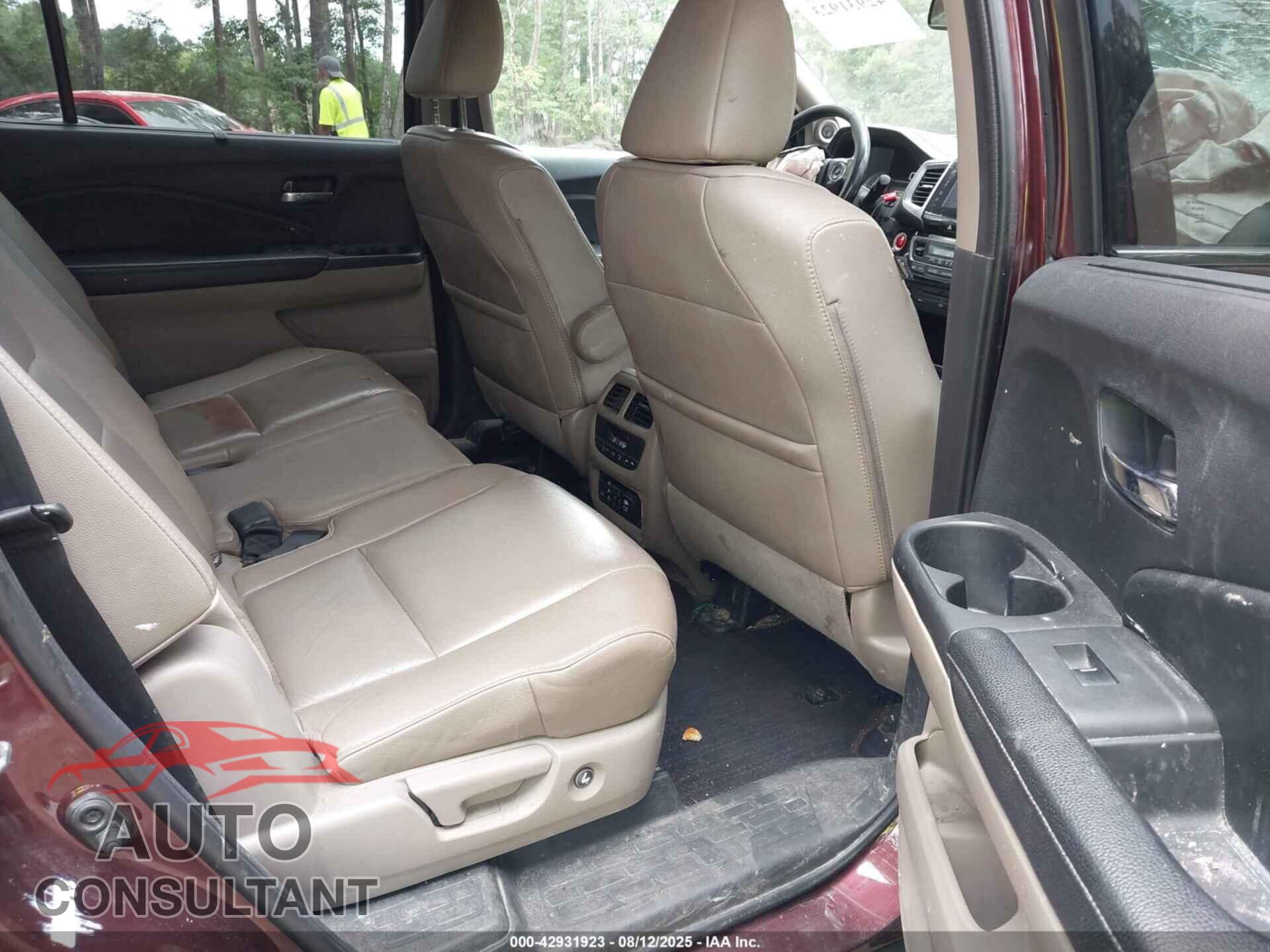 HONDA PILOT 2016 - 5FNYF6H96GB005593