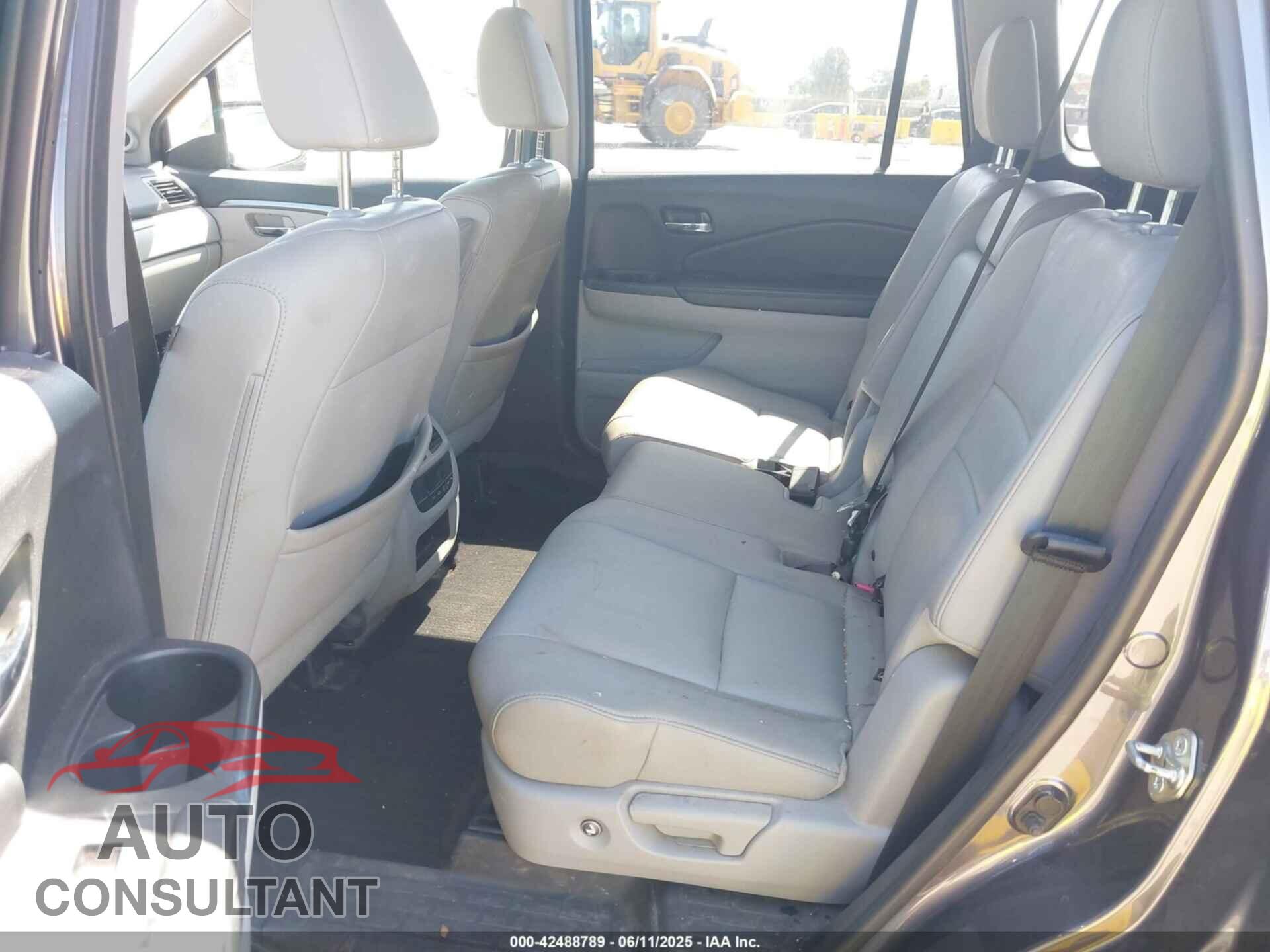 HONDA PILOT 2017 - 5FNYF6H59HB032480