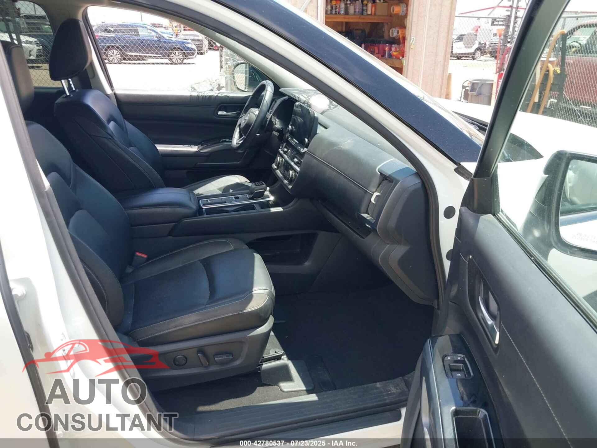 NISSAN PATHFINDER 2023 - 5N1DR3CA4PC263321