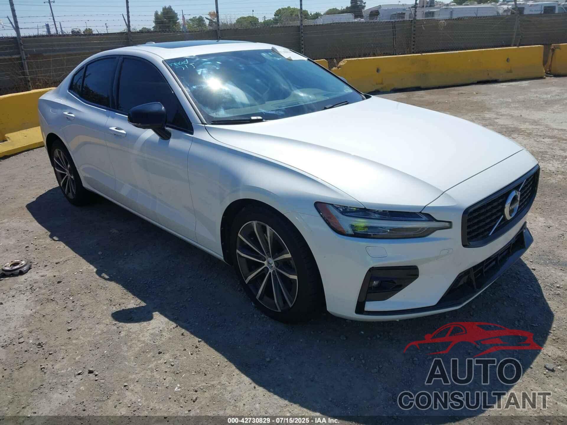 VOLVO S60 2022 - 7JRL12FZ7NG154460