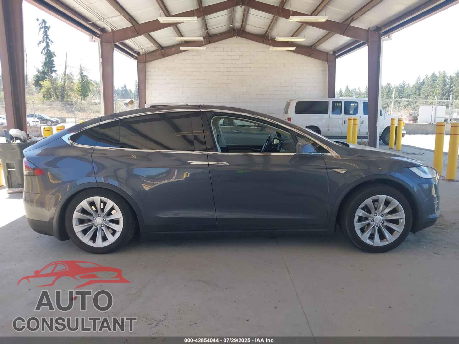 TESLA MODEL X 2016 - 5YJXCBE21GF003545