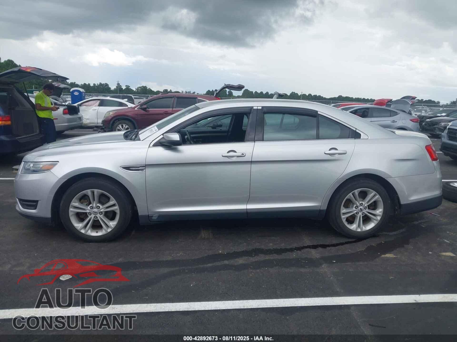 FORD TAURUS 2018 - 1FAHP2E85JG135188