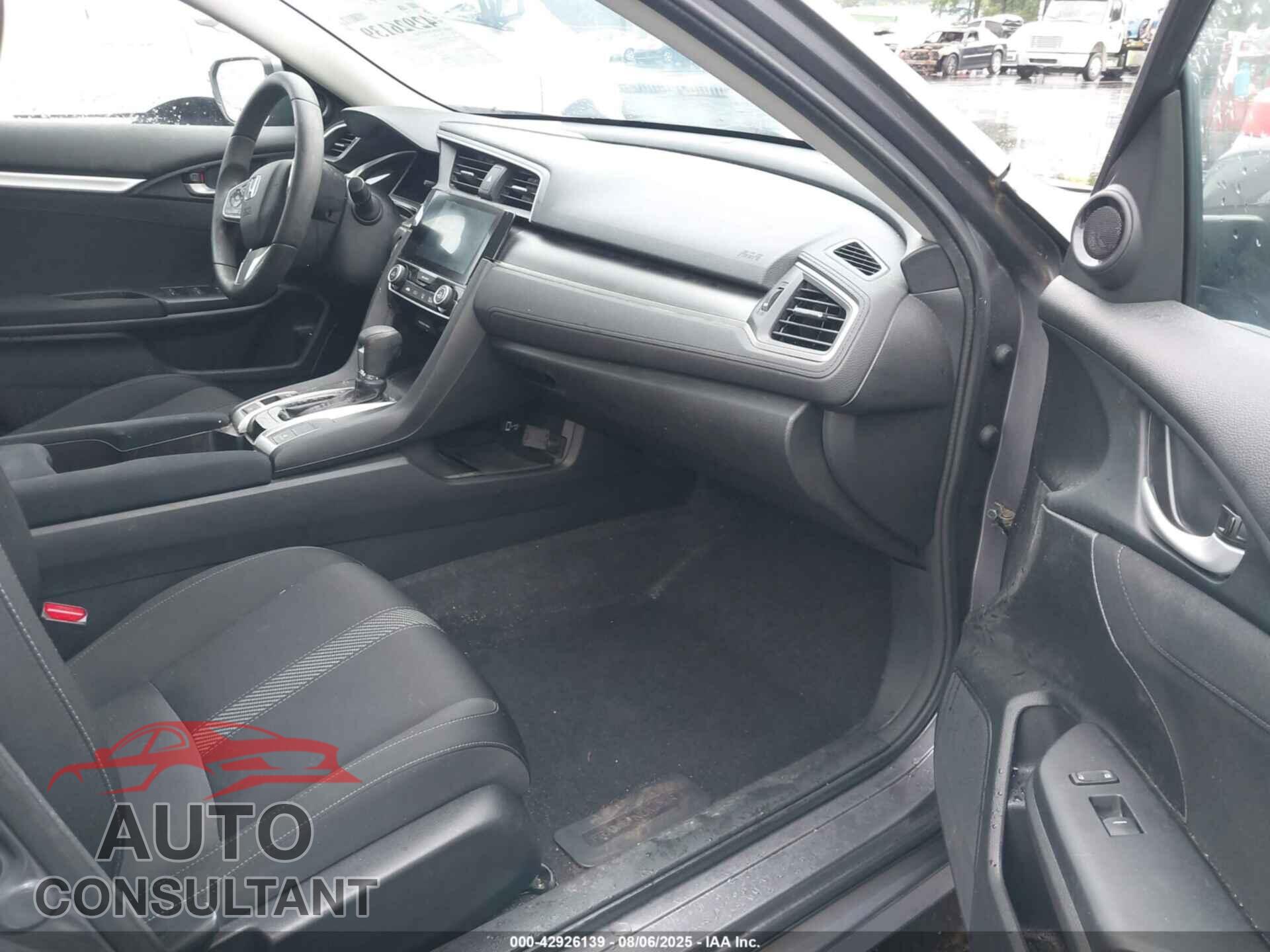 HONDA CIVIC 2018 - 2HGFC2F82JH553807