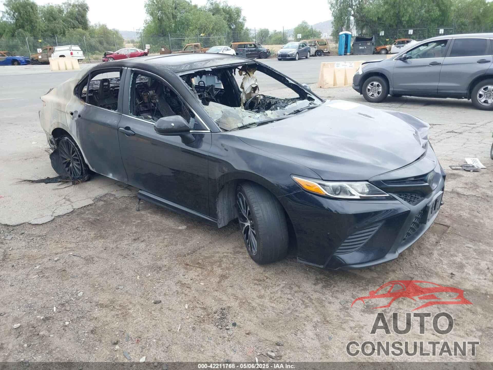 TOYOTA CAMRY 2018 - 4T1B11HK2JU132247