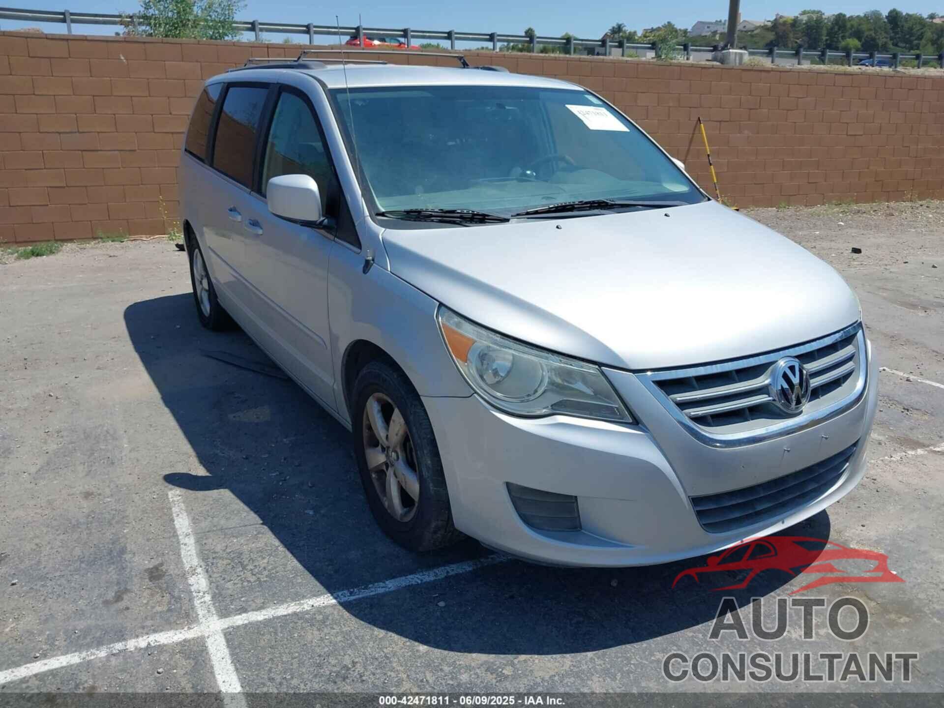 VOLKSWAGEN ROUTAN 2011 - 2V4RW3DG3BR621827