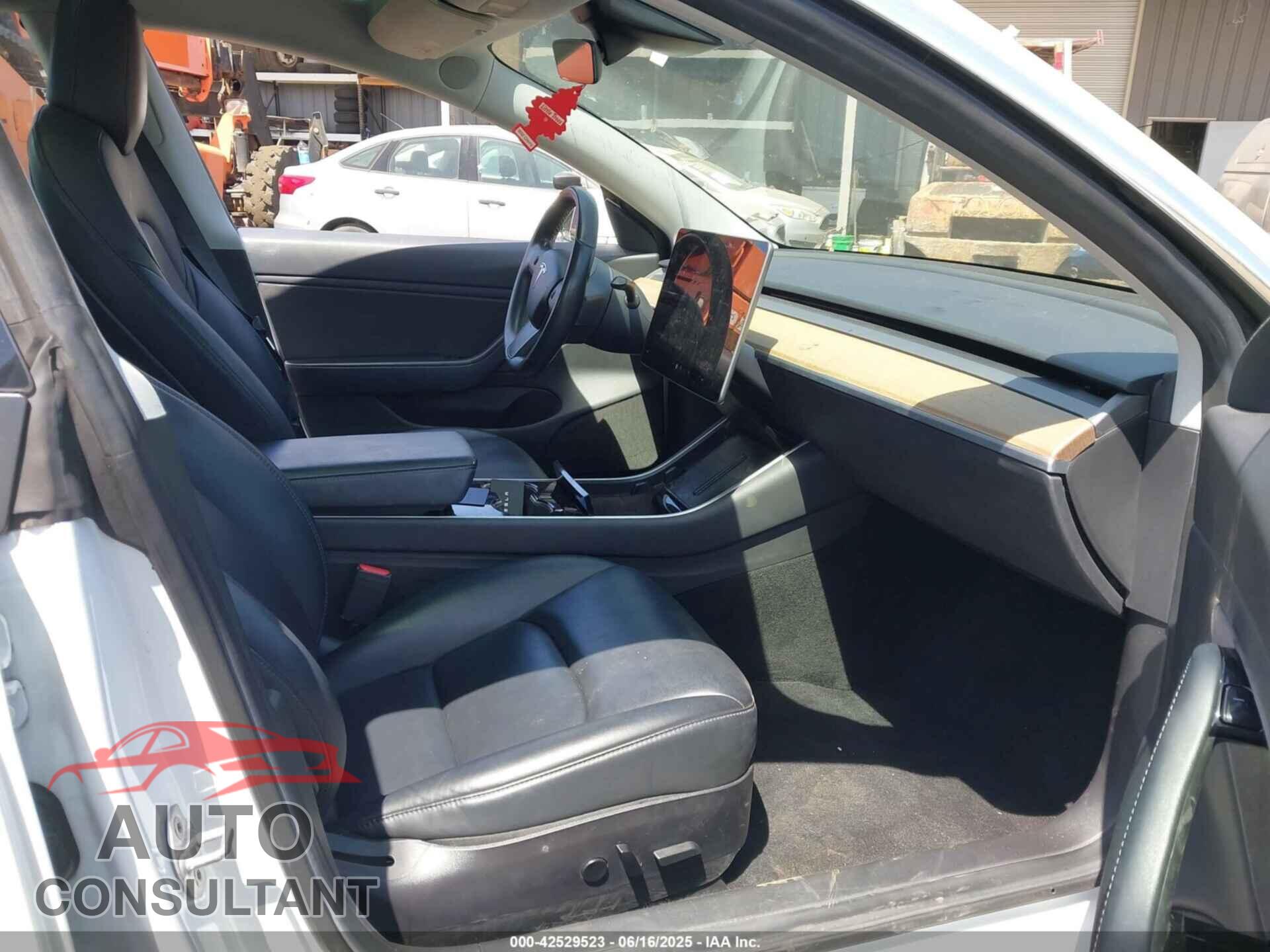 TESLA MODEL 3 2019 - 5YJ3E1EA3KF401407