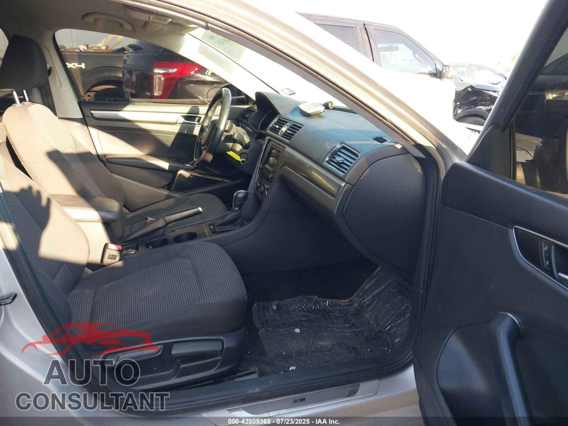 VOLKSWAGEN PASSAT 2016 - 1VWAT7A31GC058864