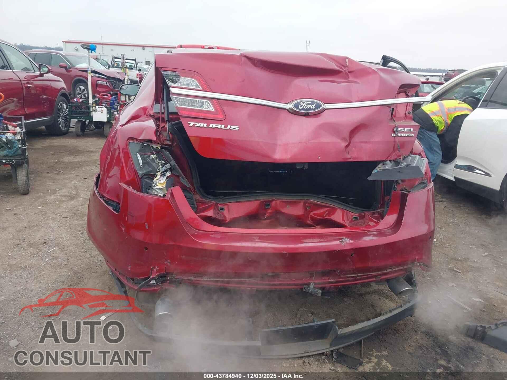 FORD TAURUS 2013 - 1FAHP2E84DG118709