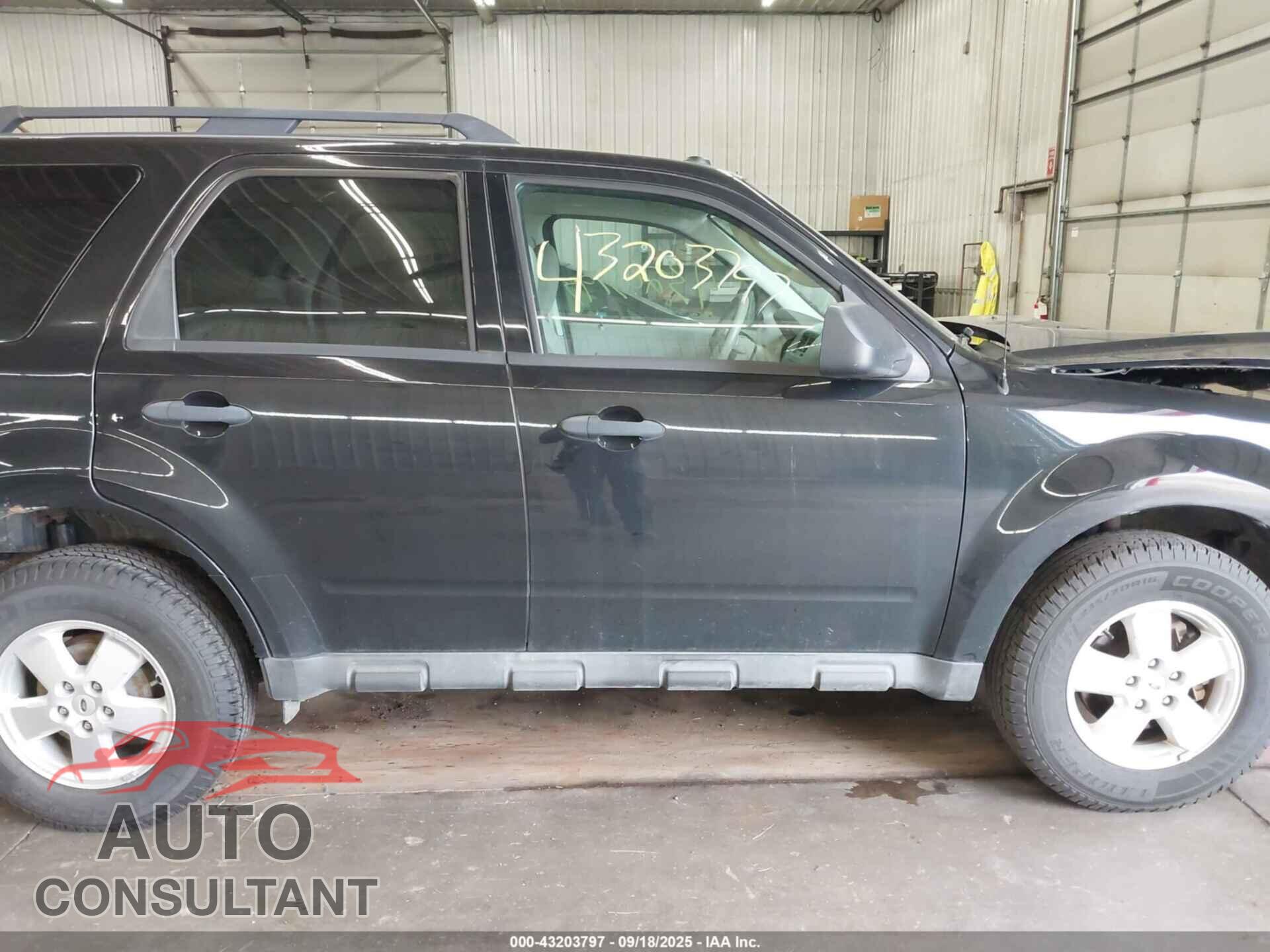 FORD ESCAPE 2011 - 1FMCU0DG4BKC14128