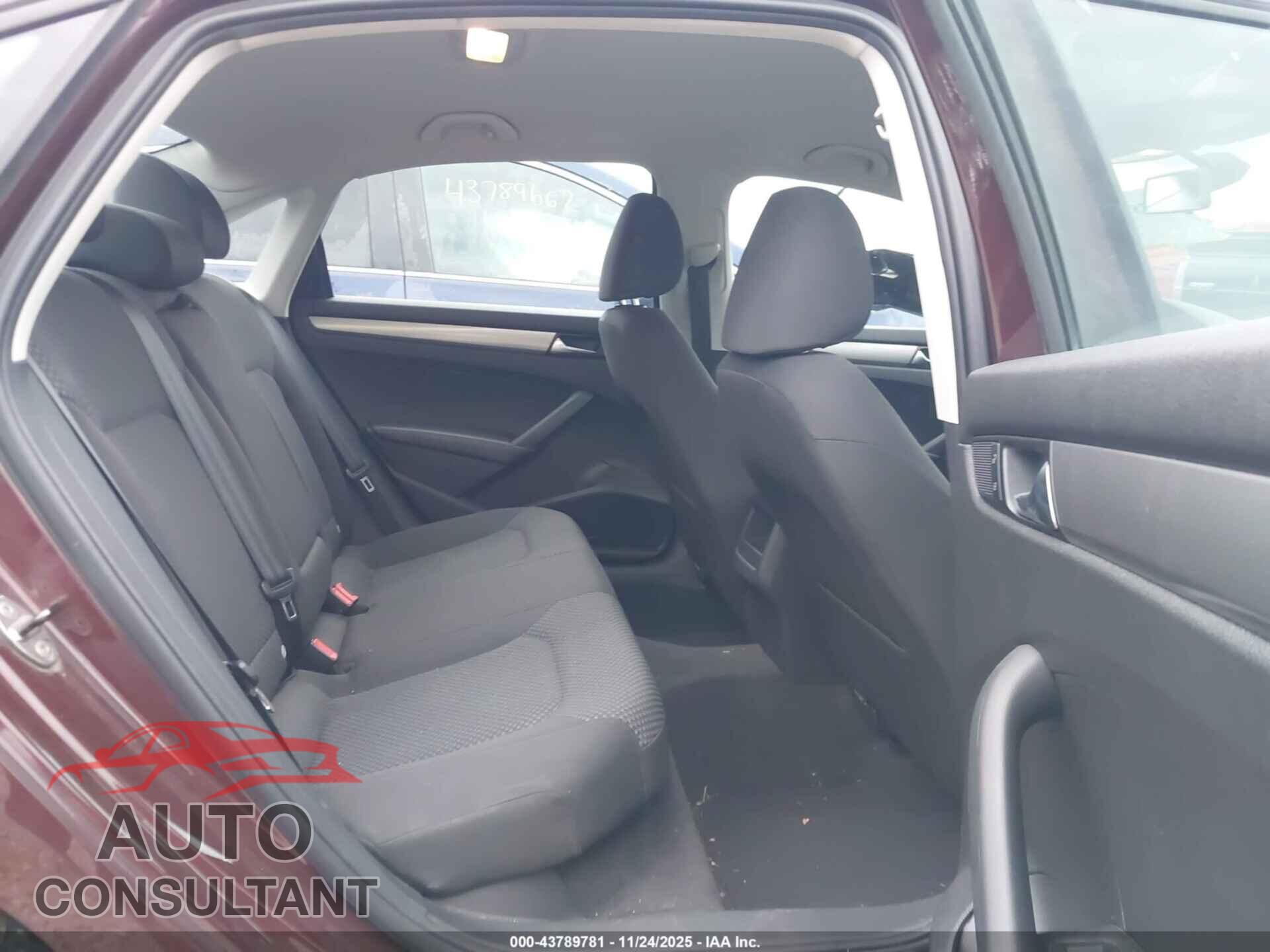 VOLKSWAGEN PASSAT 2012 - 1VWAP7A37CC018304