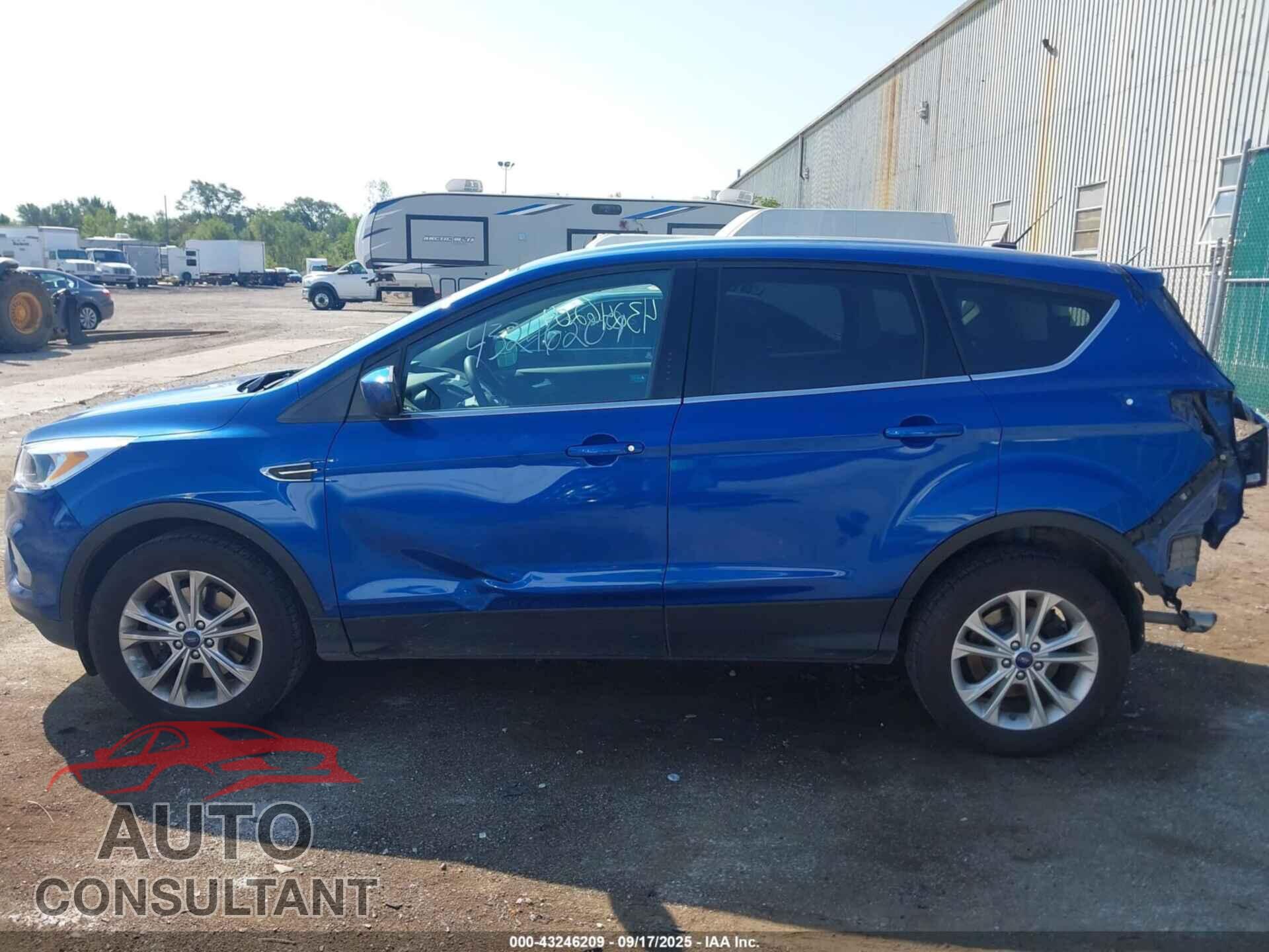 FORD ESCAPE 2017 - 1FMCU9GD0HUB50222
