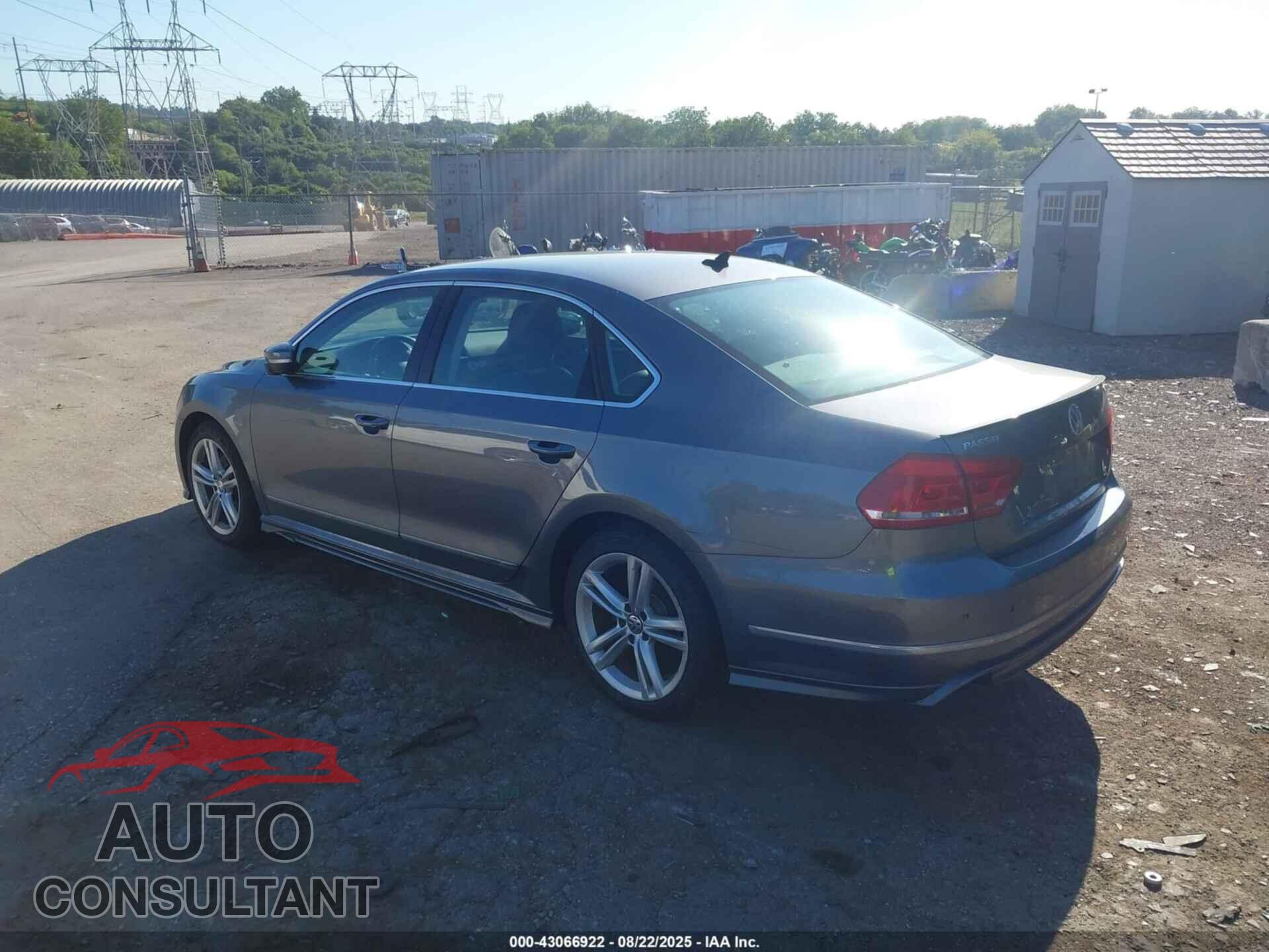 VOLKSWAGEN PASSAT 2015 - 1VWCM7A36FC025556