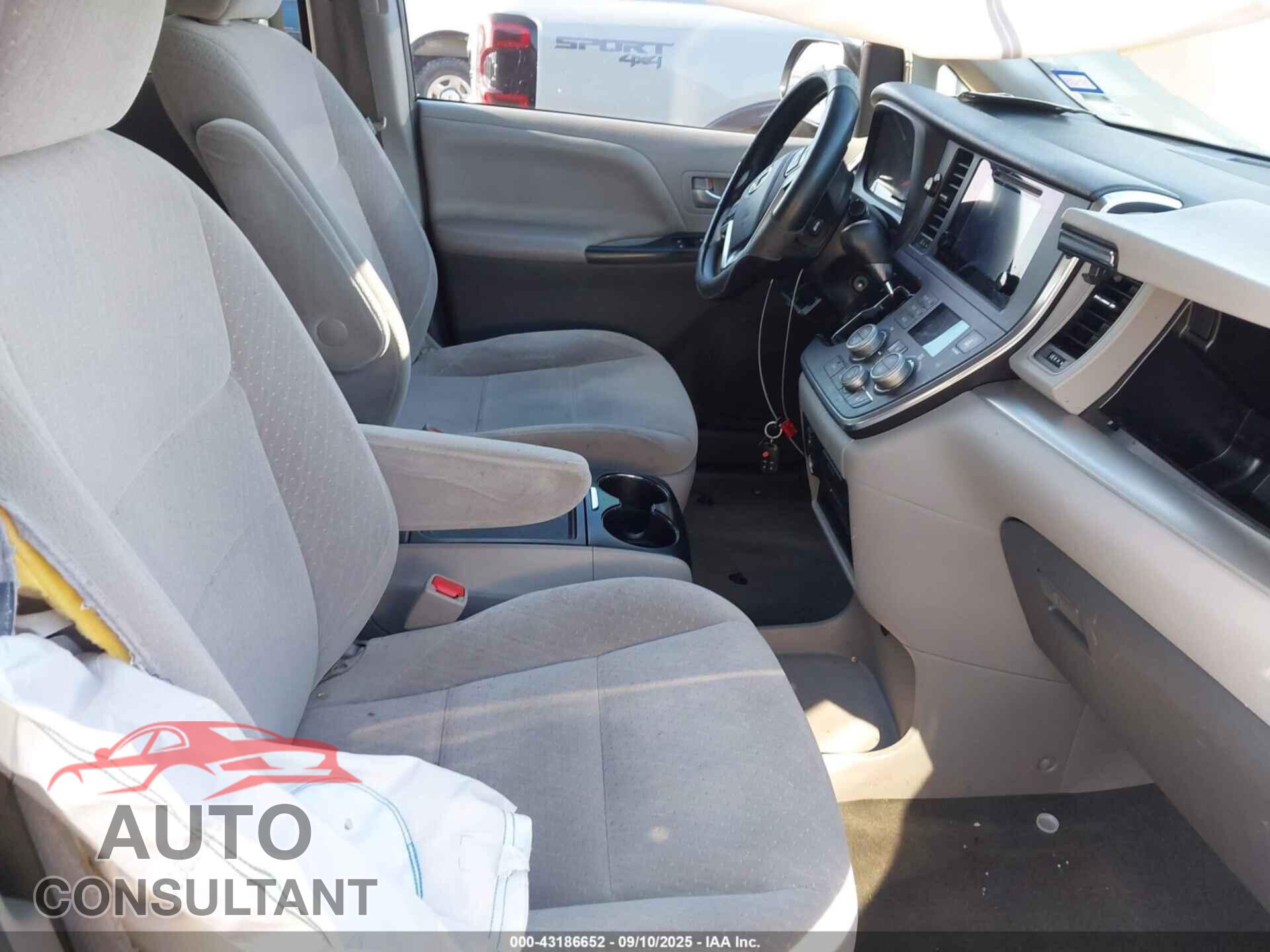 TOYOTA SIENNA 2017 - 5TDKZ3DC6HS808088