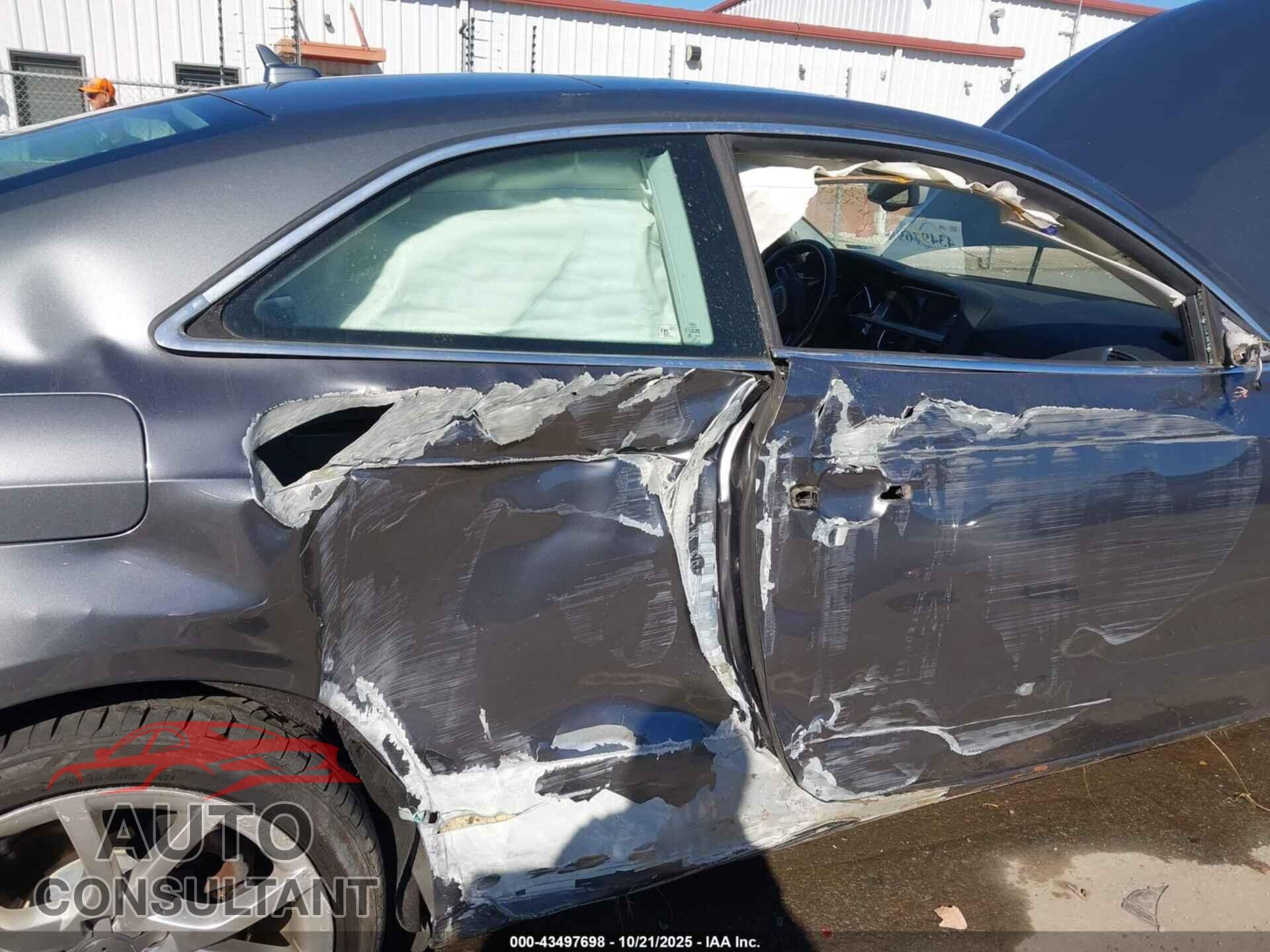 AUDI A5 2012 - WAULFAFR1CA004528