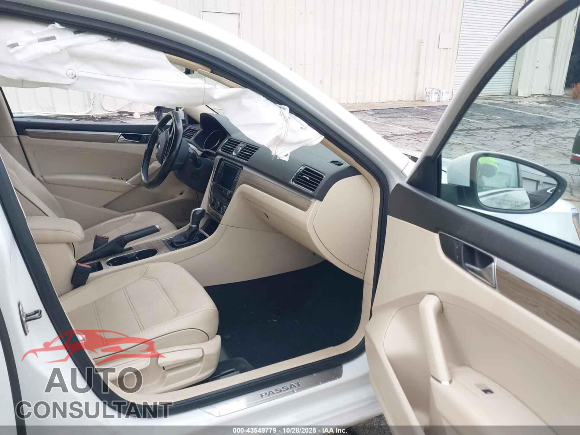 VOLKSWAGEN PASSAT 2017 - 1VWHM7A37HC042178