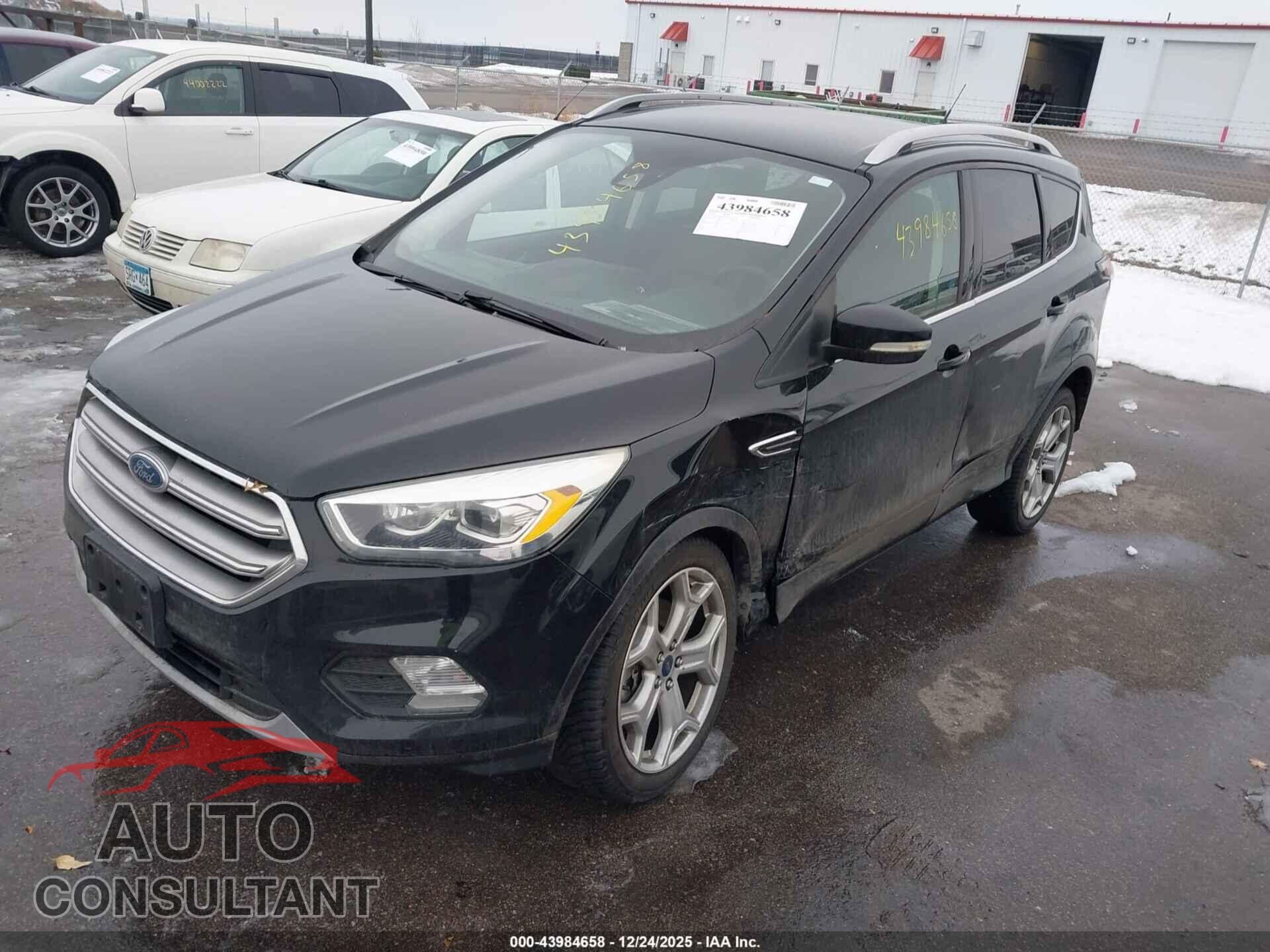 FORD ESCAPE 2017 - 1FMCU9J99HUD87229