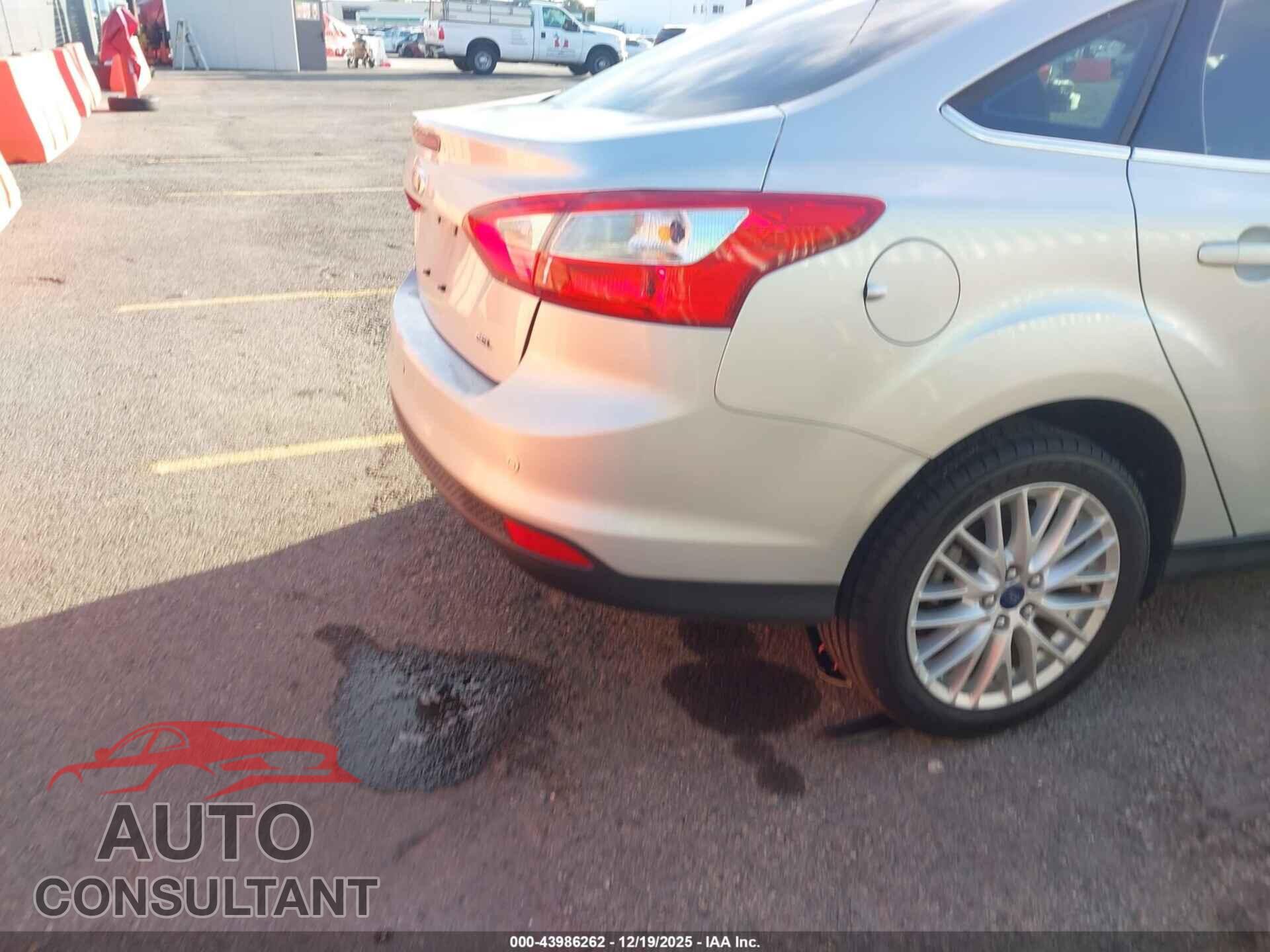 FORD FOCUS 2012 - 1FAHP3H23CL477536
