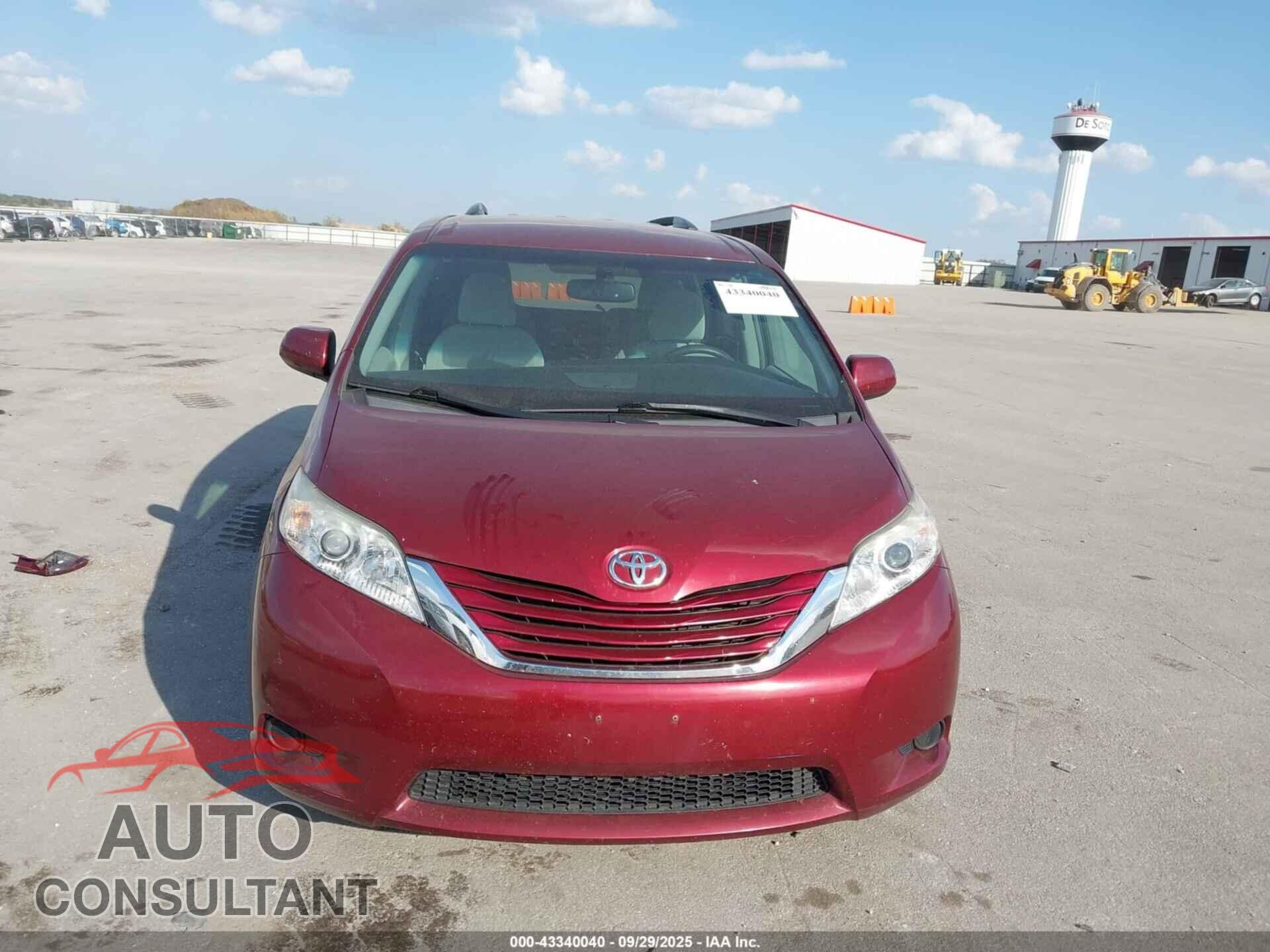 TOYOTA SIENNA 2017 - 5TDKZ3DC7HS845991