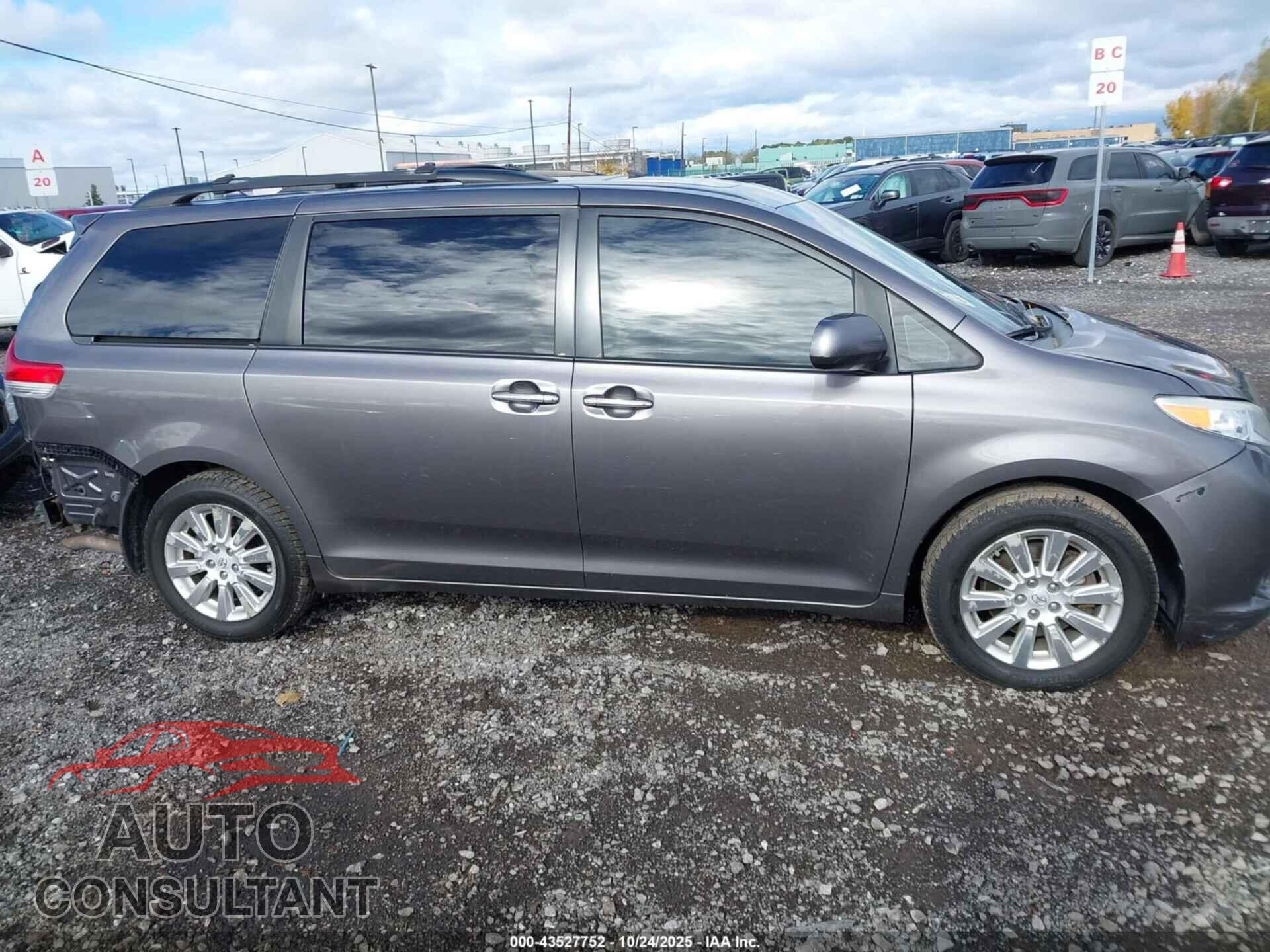 TOYOTA SIENNA 2011 - 5TDDK3DC2BS028979
