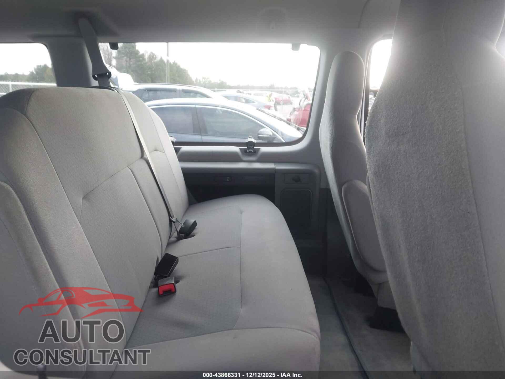 FORD E-350 SUPER DUTY 2011 - 1FBSS3BL7BDB08515