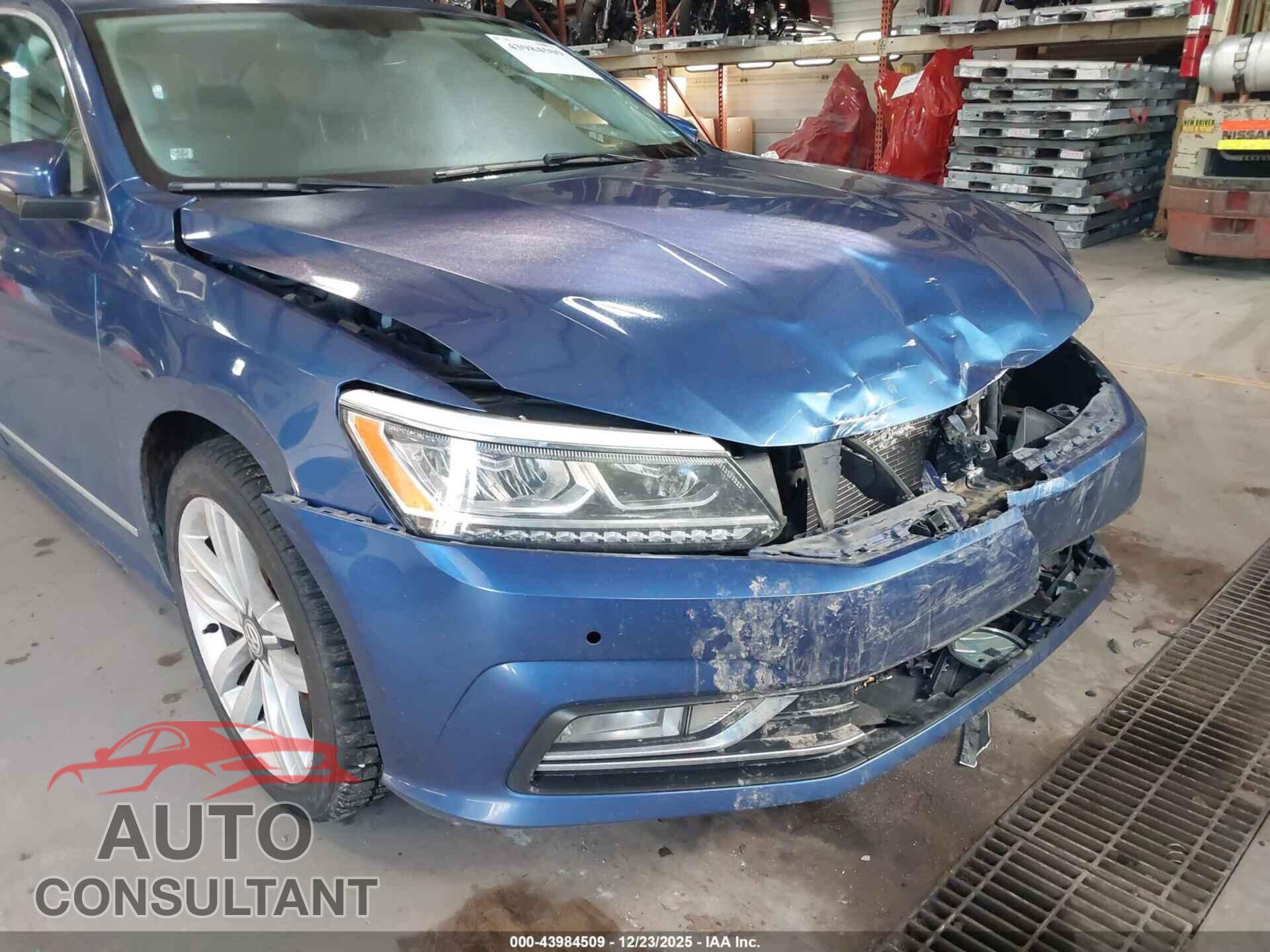 VOLKSWAGEN PASSAT 2017 - 1VWGT7A38HC080047