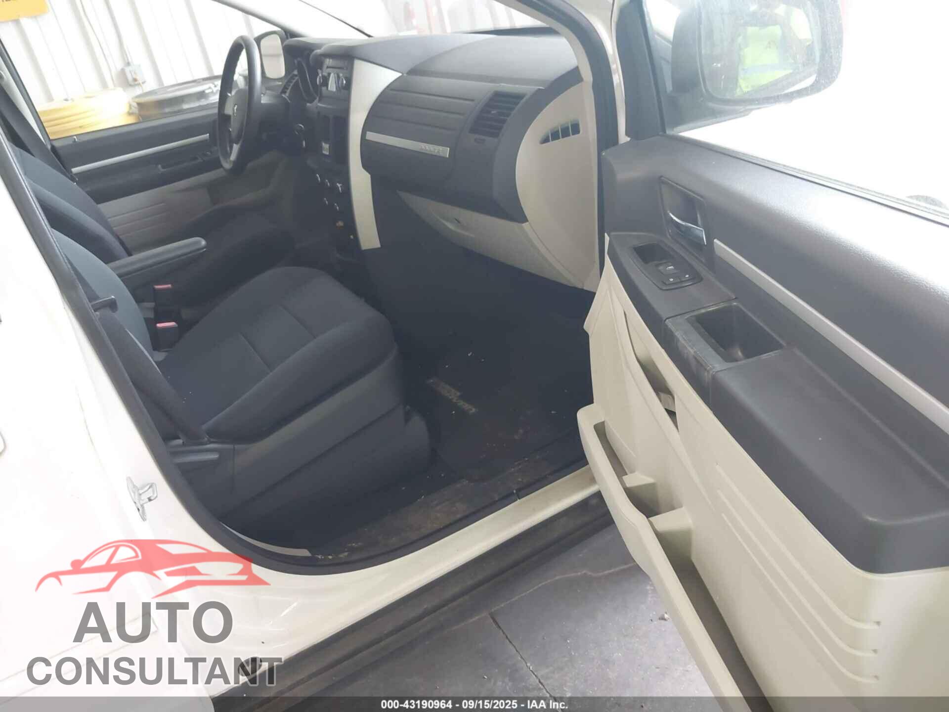 DODGE GRAND CARAVAN 2010 - 2D4RN4DE2AR184969