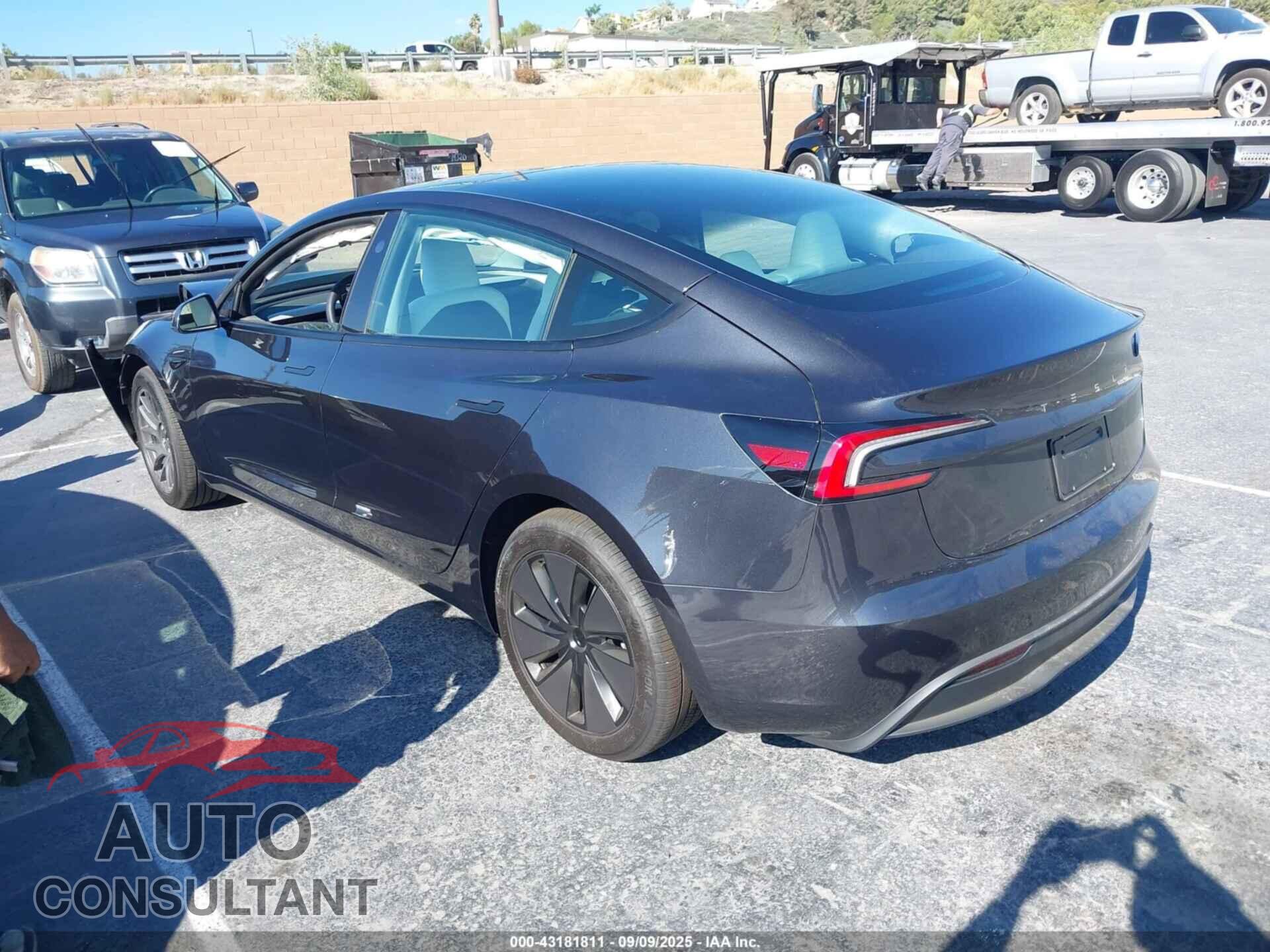 TESLA MODEL 3 2025 - 5YJ3E1EA2SF038470