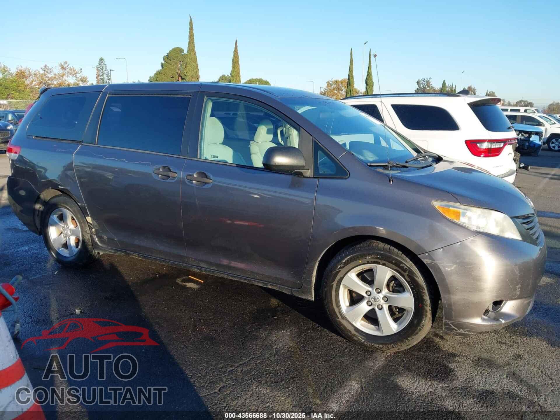 TOYOTA SIENNA 2013 - 5TDZK3DC1DS299525