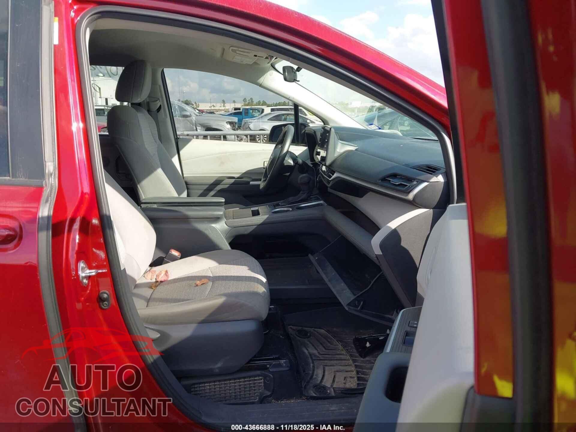 TOYOTA SIENNA 2021 - 5TDKRKEC8MS052010