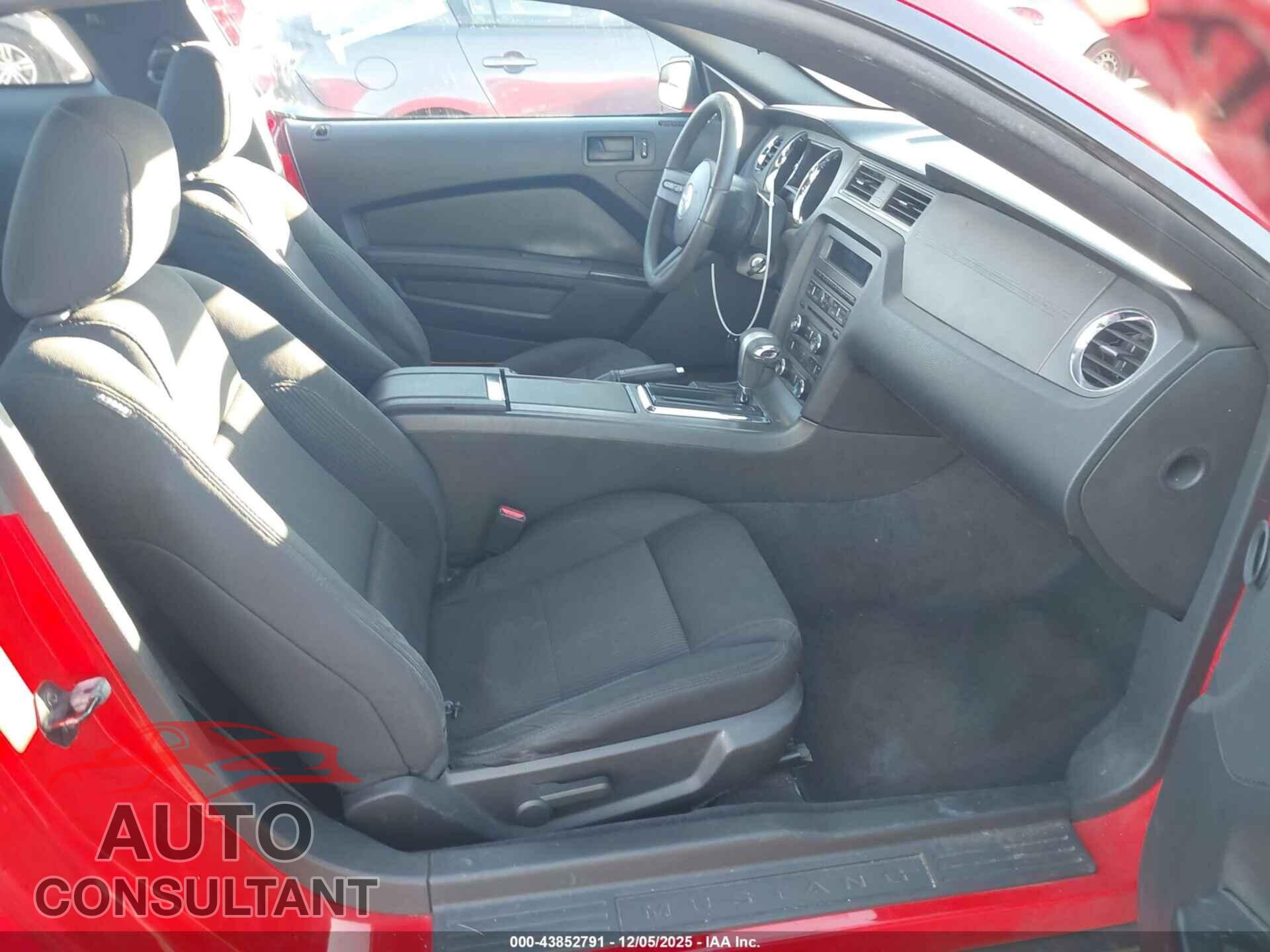 FORD MUSTANG 2011 - 1ZVBP8AM0B5142095