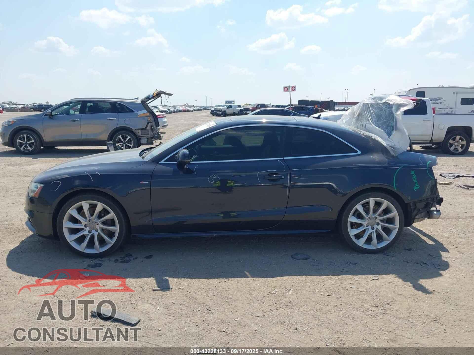 AUDI A5 2014 - WAUWFAFR0EA033244