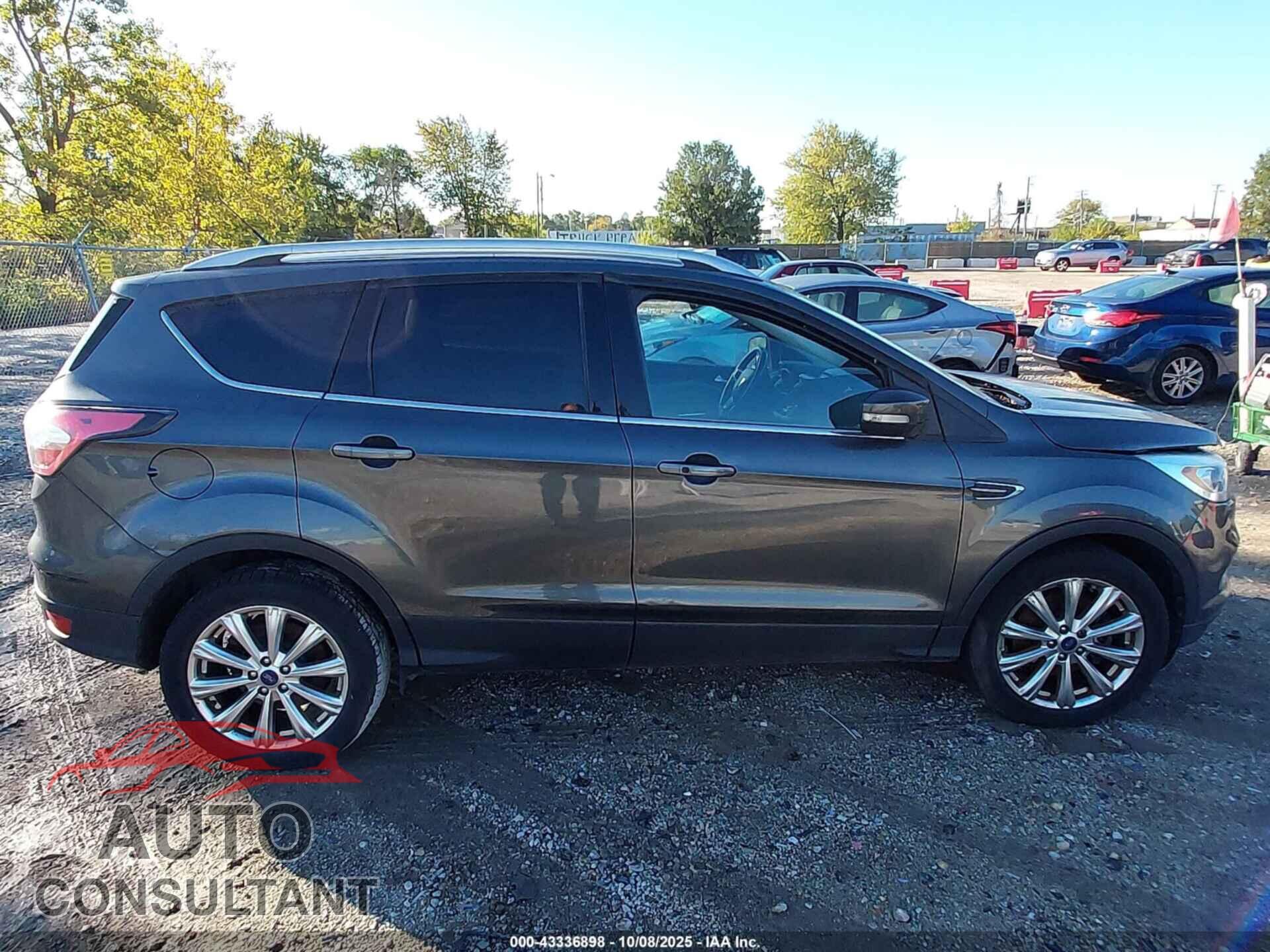 FORD ESCAPE 2017 - 1FMCU9J94HUB03828