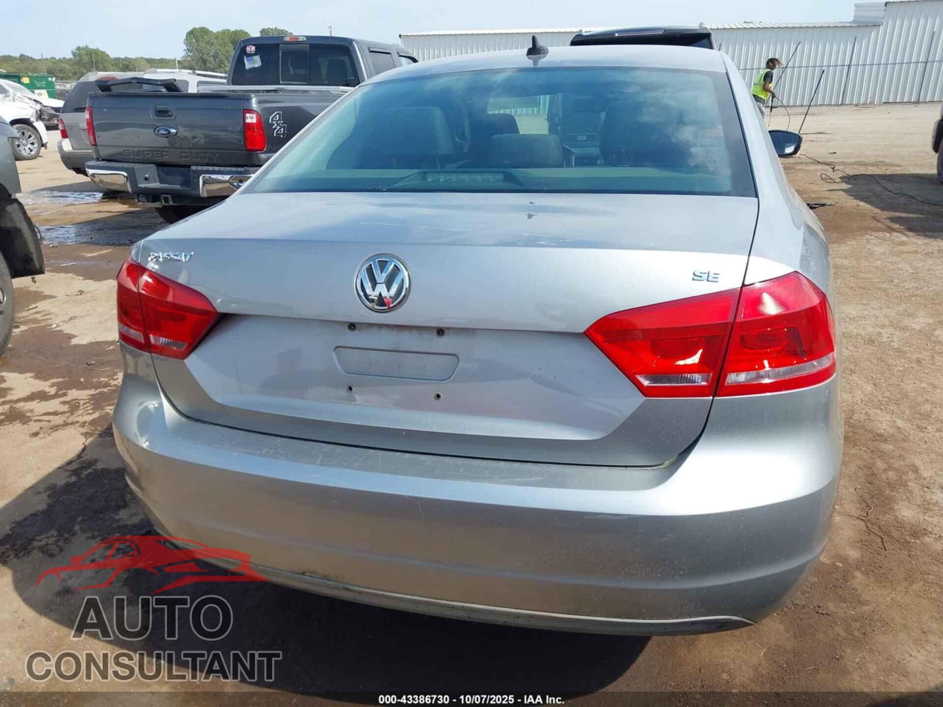 VOLKSWAGEN PASSAT 2012 - 1VWBH7A38CC106344