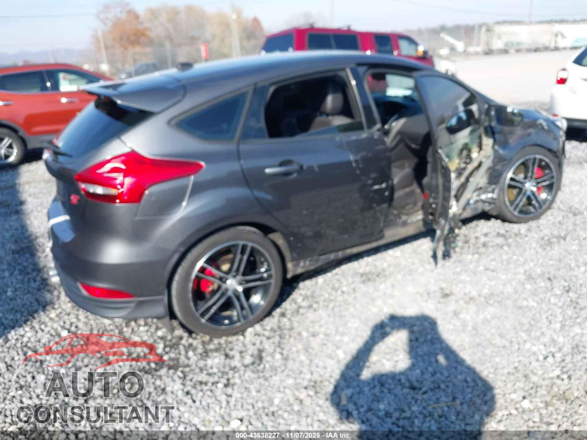 FORD FOCUS ST 2015 - 1FADP3L94FL280091