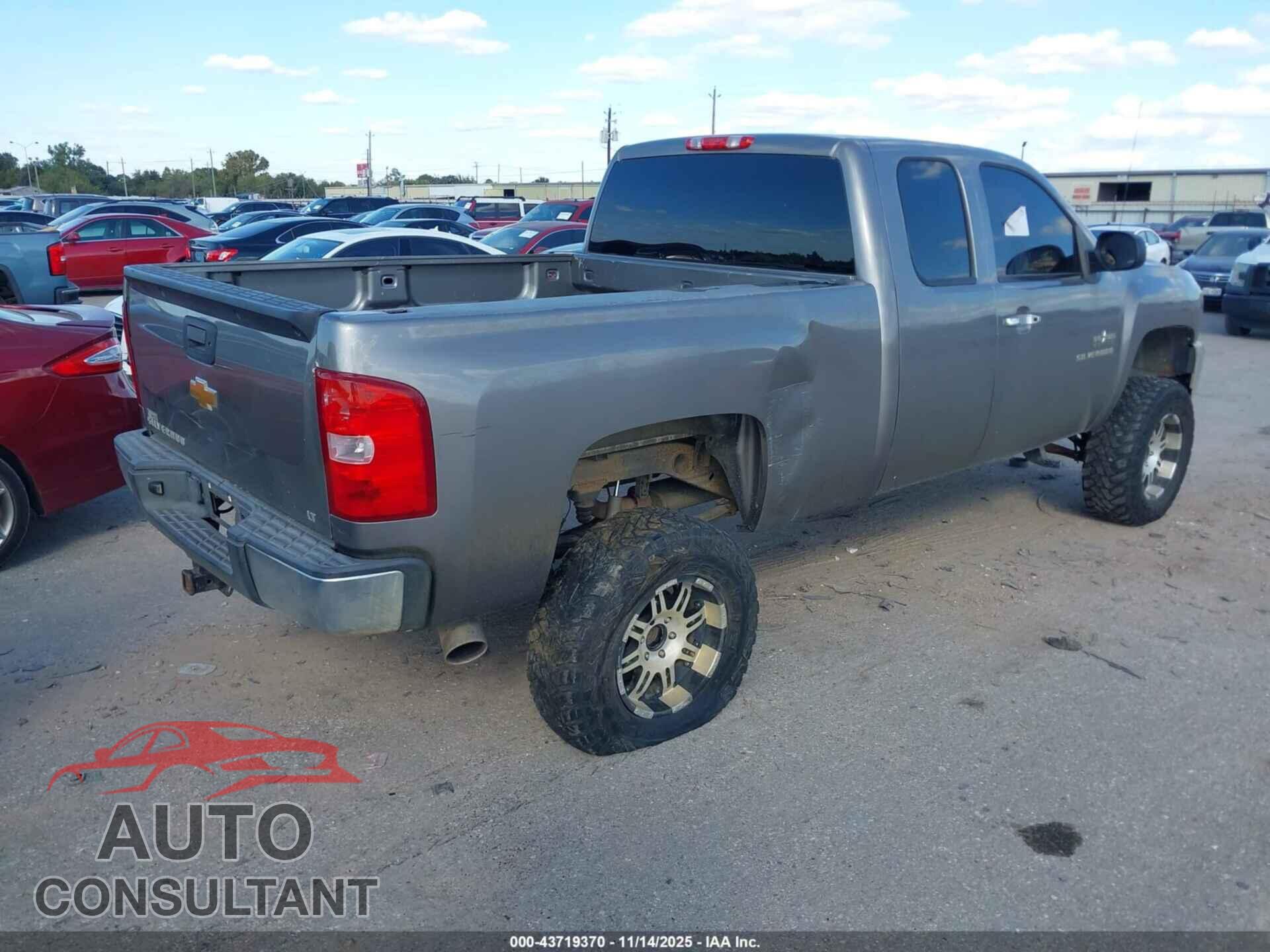 CHEVROLET SILVERADO 1500 2013 - 1GCRCSE02DZ103473