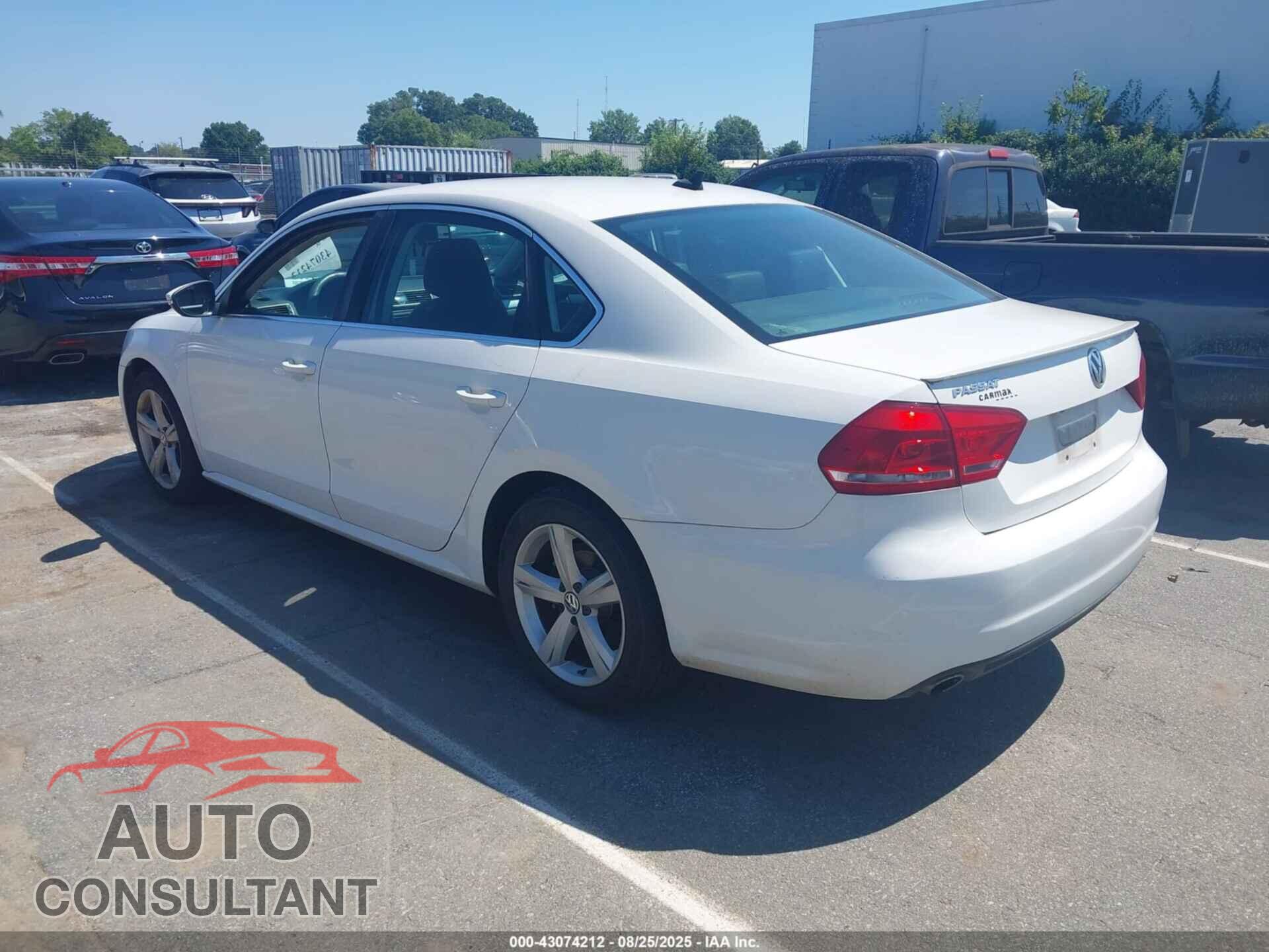VOLKSWAGEN PASSAT 2012 - 1VWBP7A33CC084661