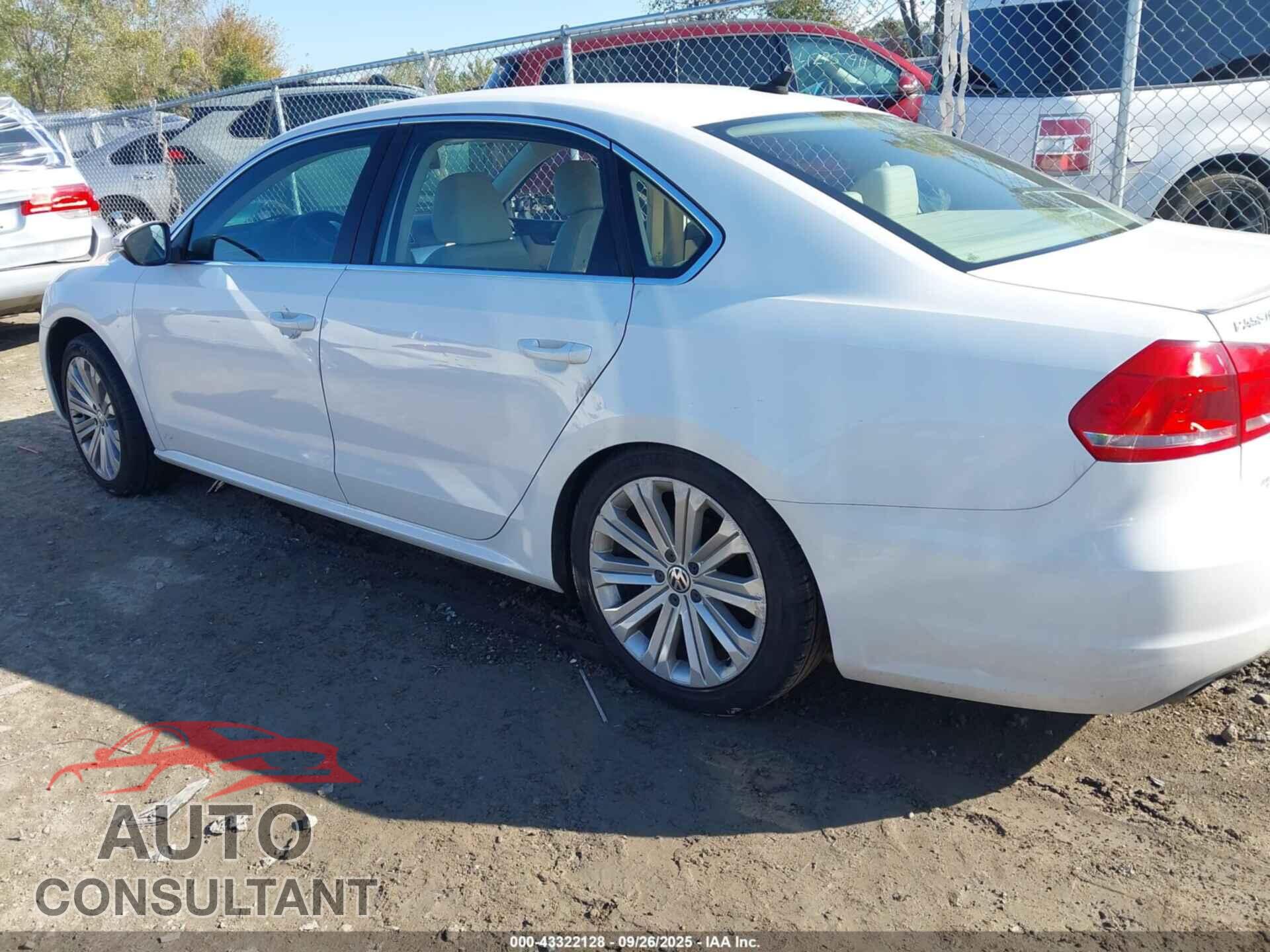 VOLKSWAGEN PASSAT 2012 - 1VWBP7A38CC103155