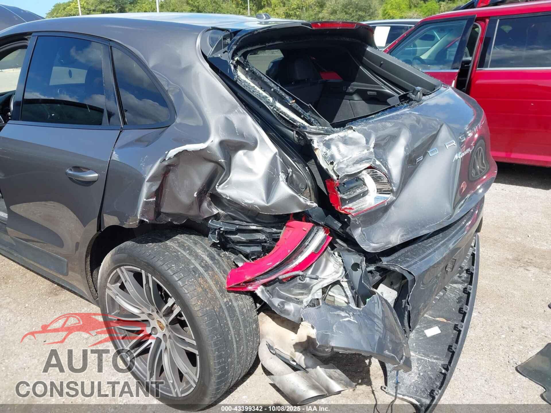 PORSCHE MACAN 2015 - WP1AB2A50FLB60177