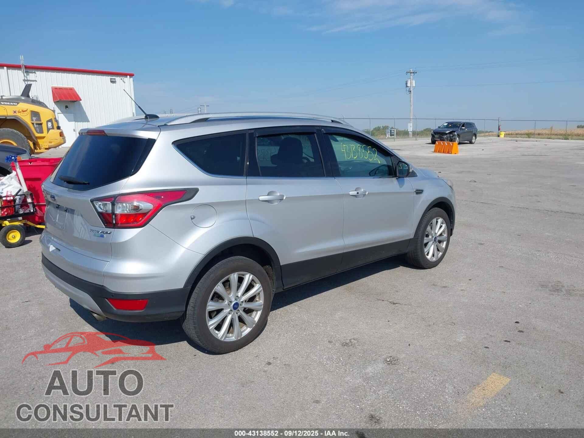FORD ESCAPE 2017 - 1FMCU9JD5HUB13692