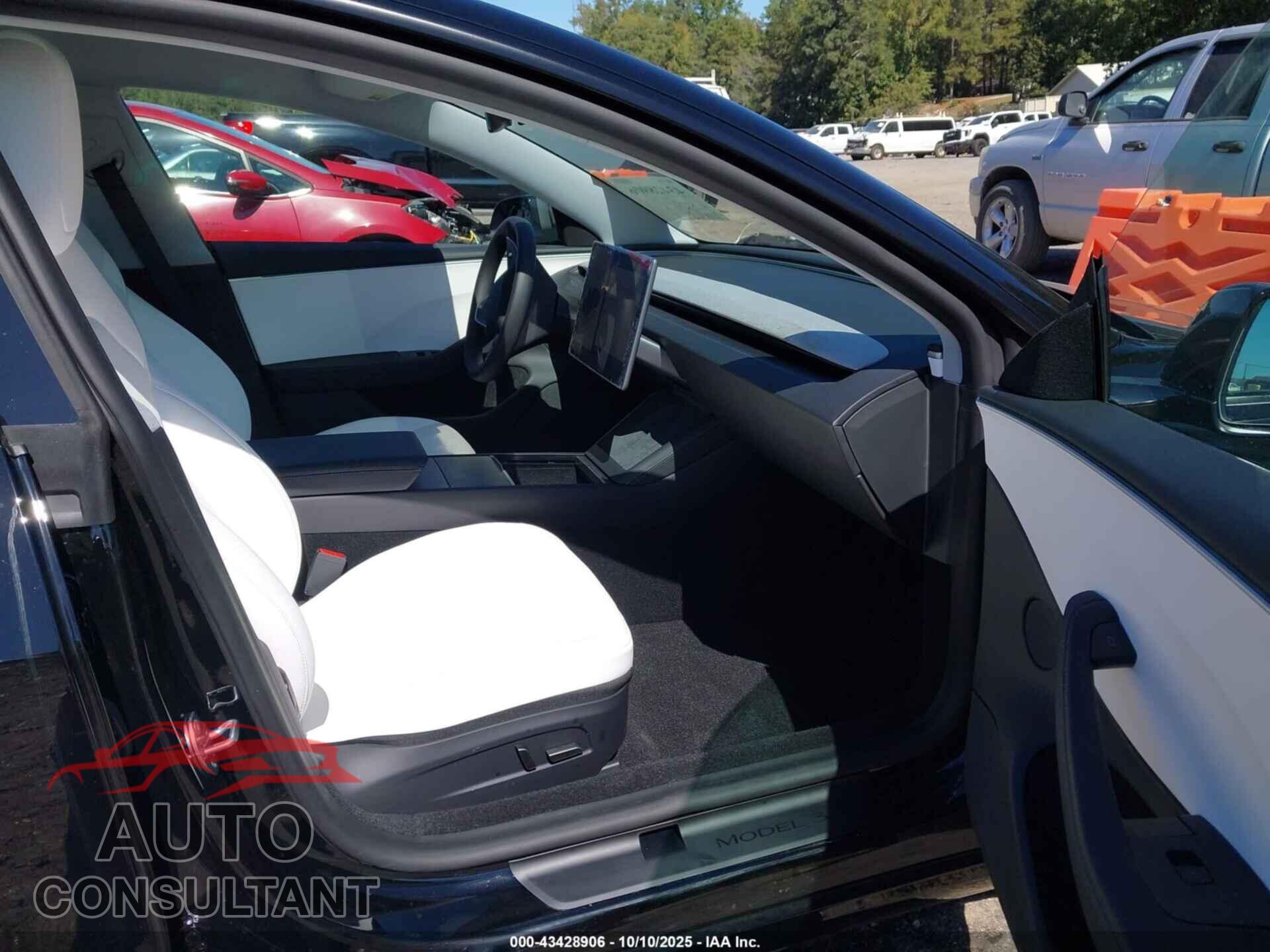 TESLA MODEL 3 2024 - 5YJ3E1EB1RF864603