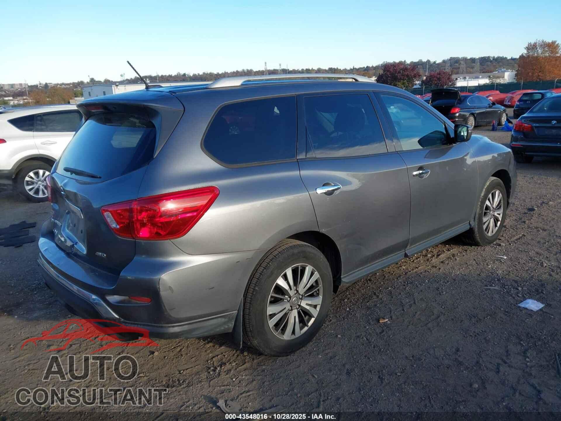 NISSAN PATHFINDER 2018 - 5N1DR2MM8JC660718