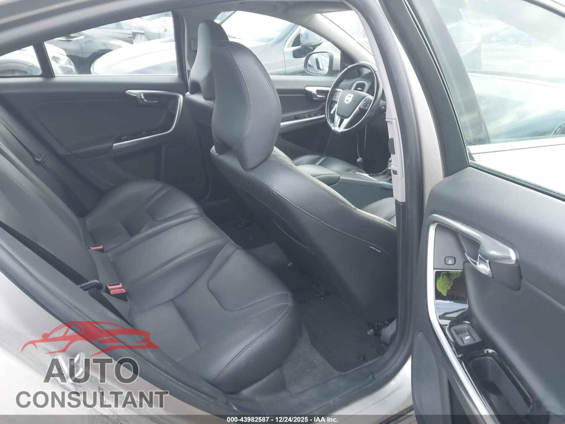 VOLVO S60 2015 - YV1612TK6F1342064