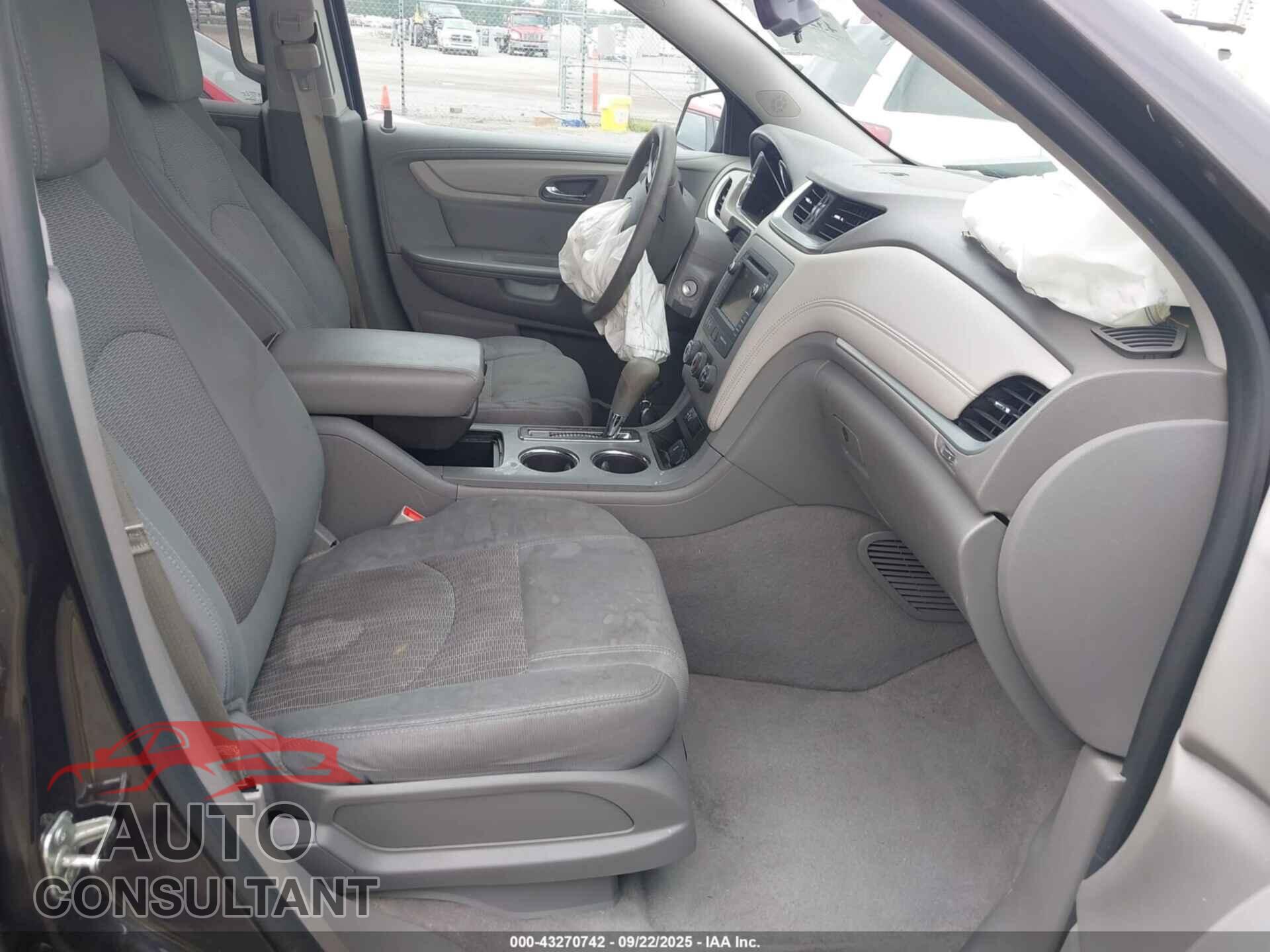 CHEVROLET TRAVERSE 2017 - 1GNKRFED1HJ205255